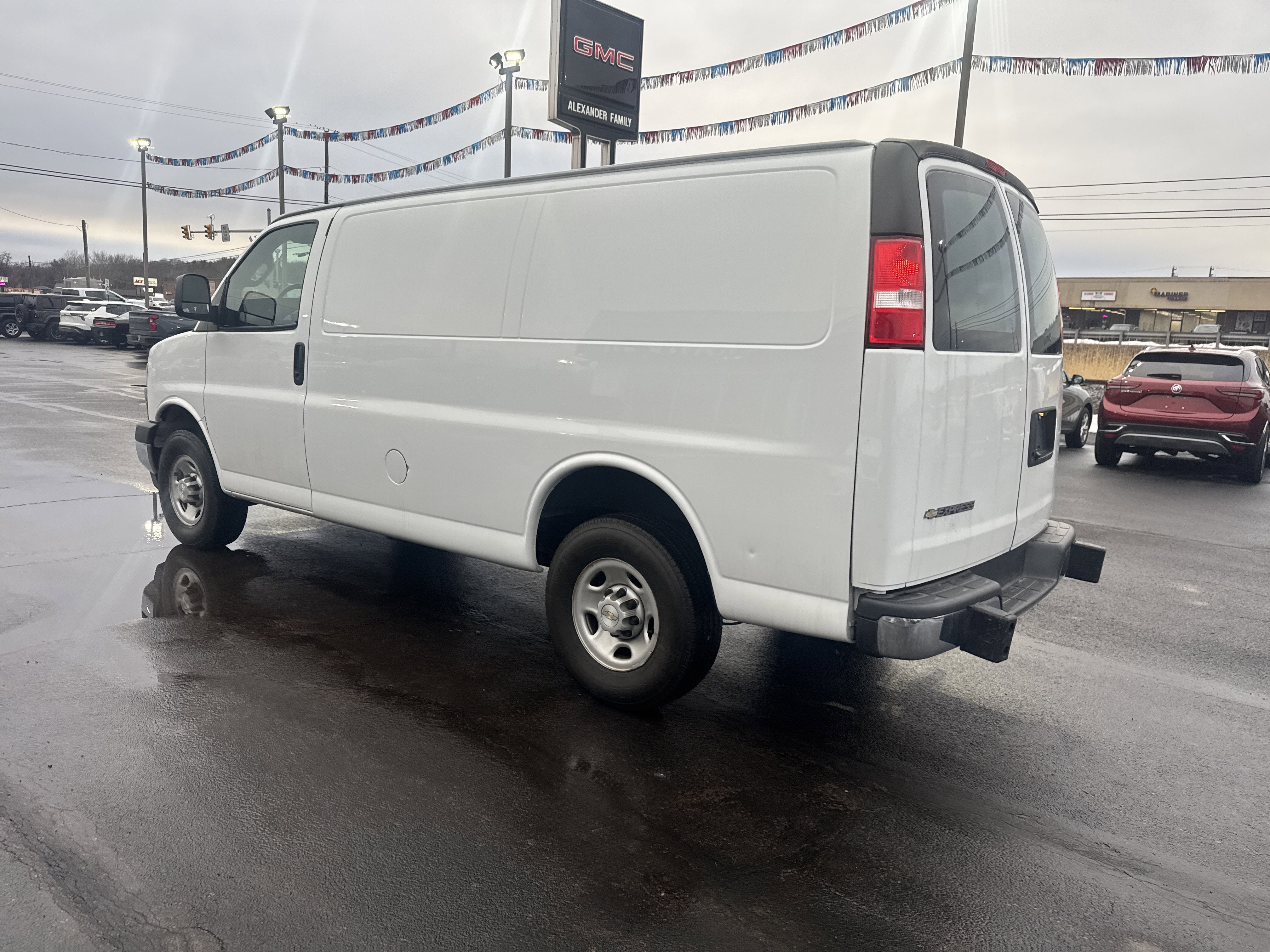 2022 Chevrolet Express Cargo 2500 WT