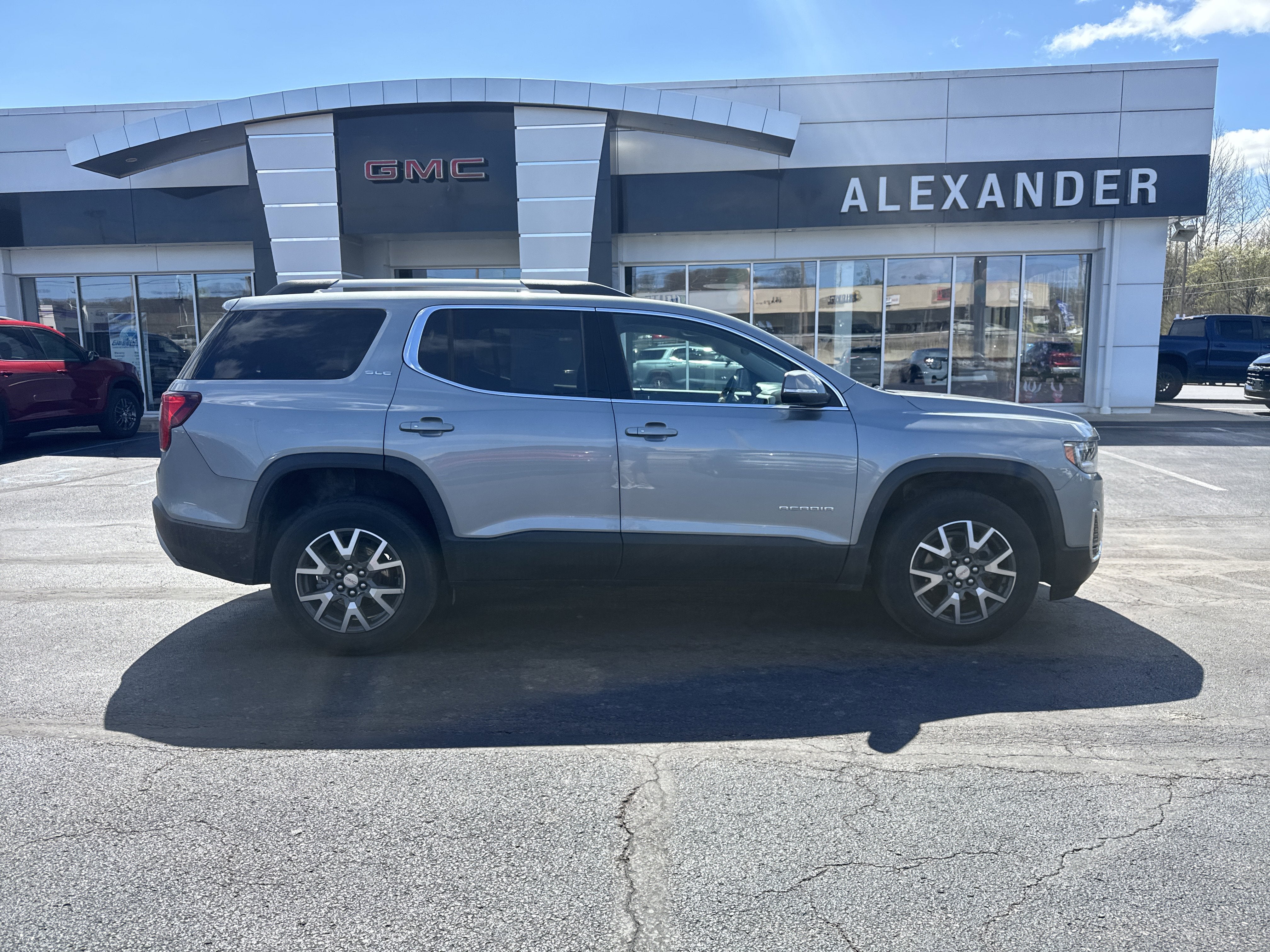 2023 GMC Acadia SLE
