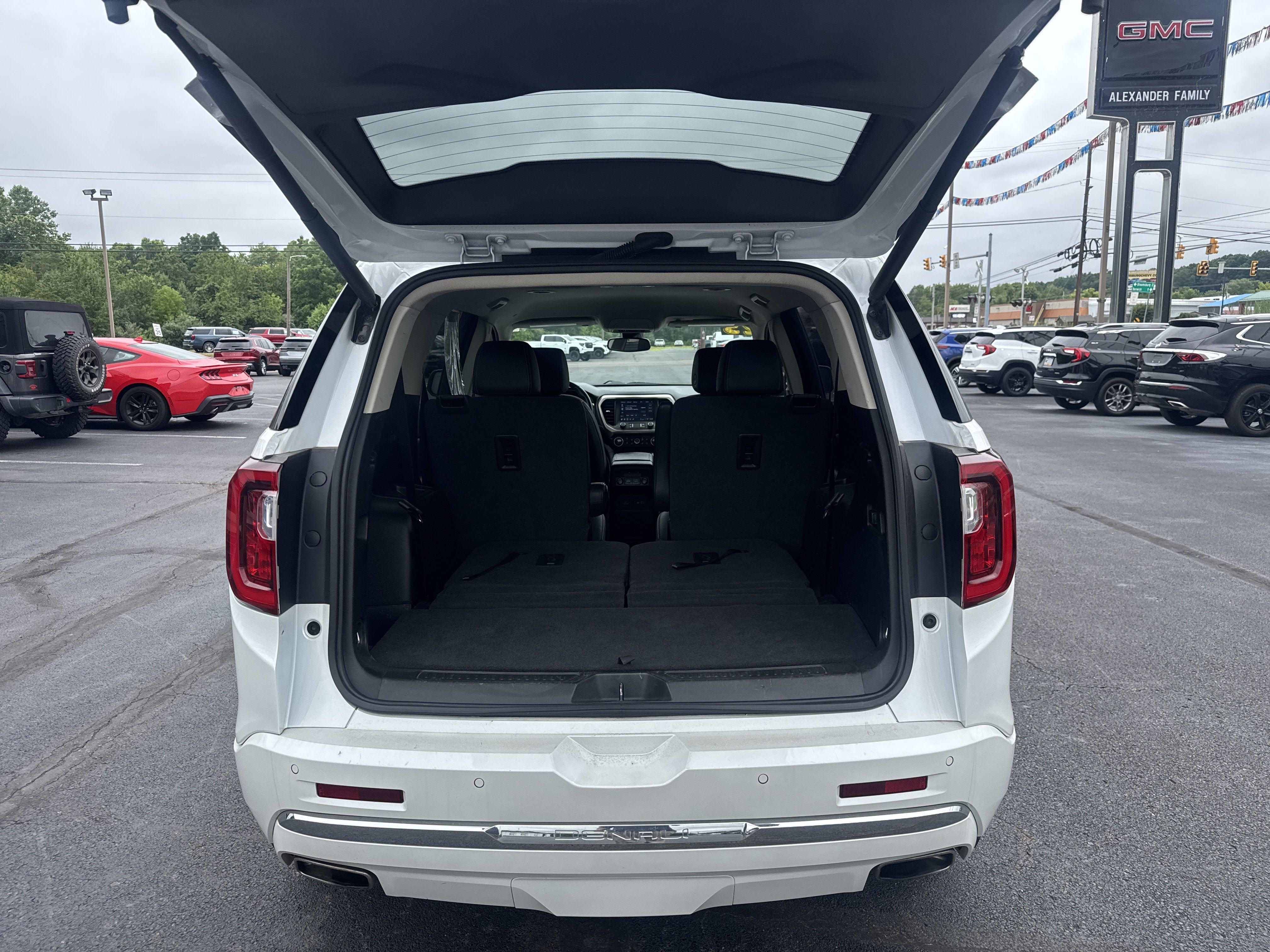 2023 GMC Acadia Denali