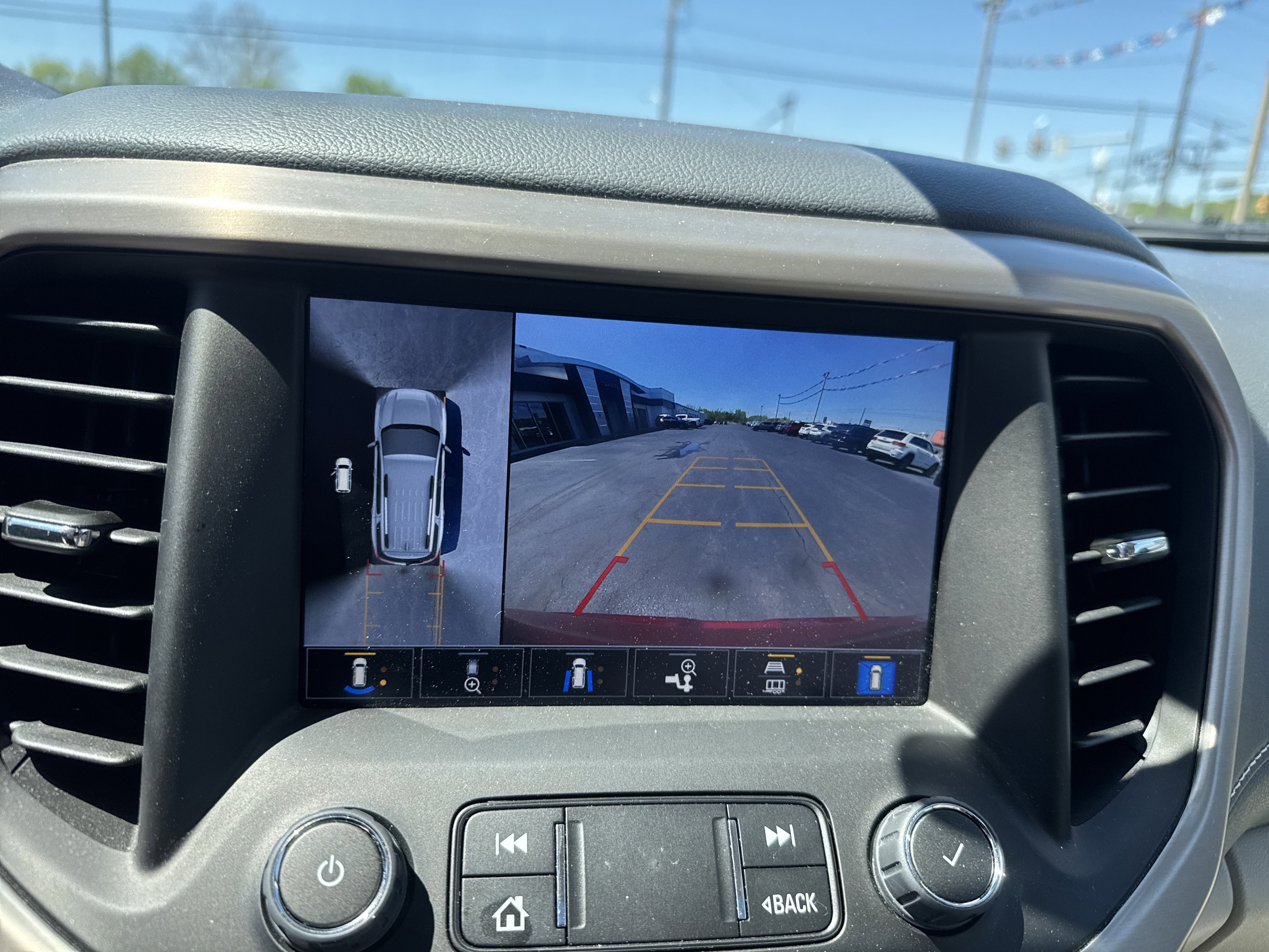 2023 GMC Acadia Denali