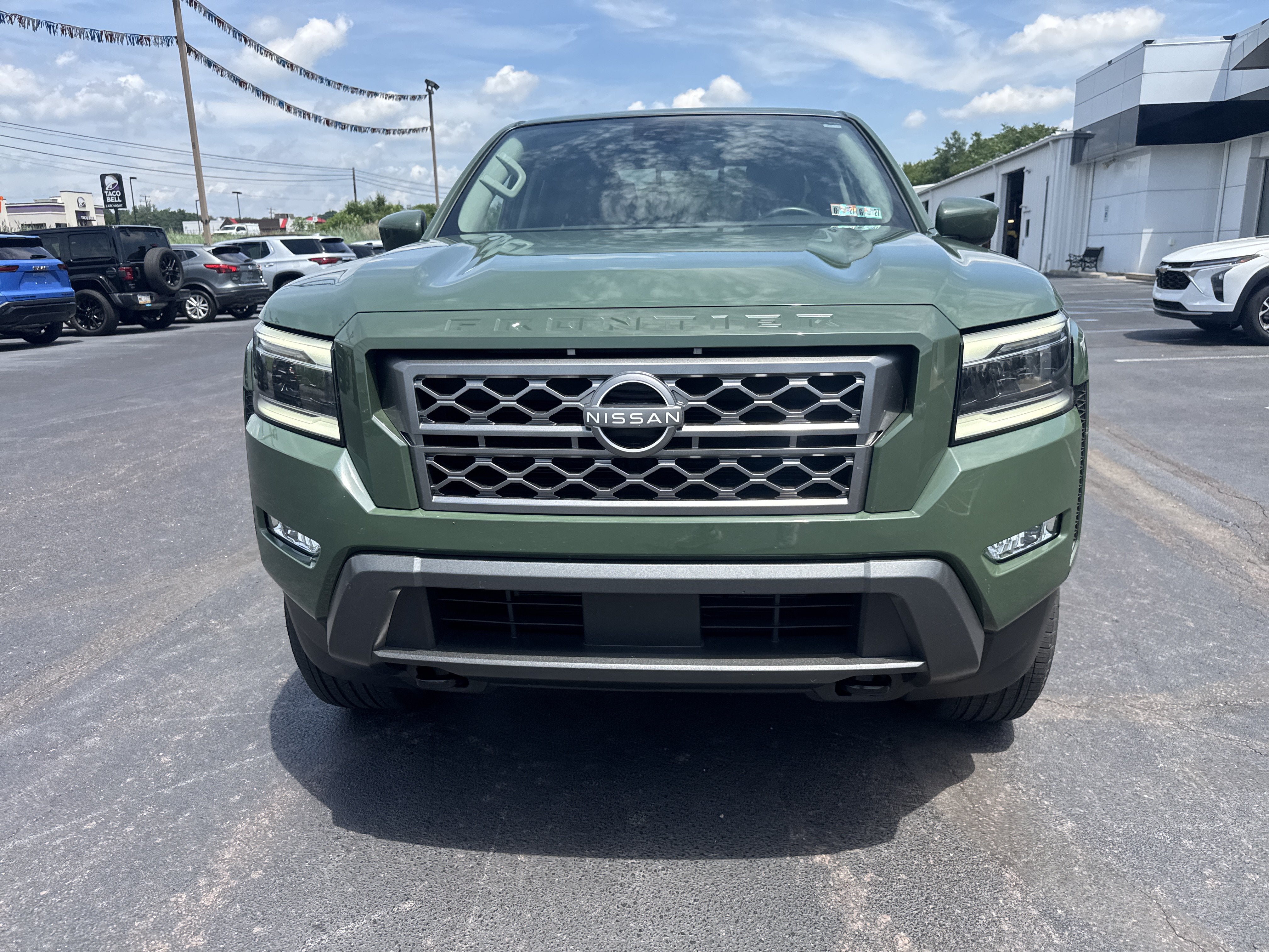 2024 Nissan Frontier SL