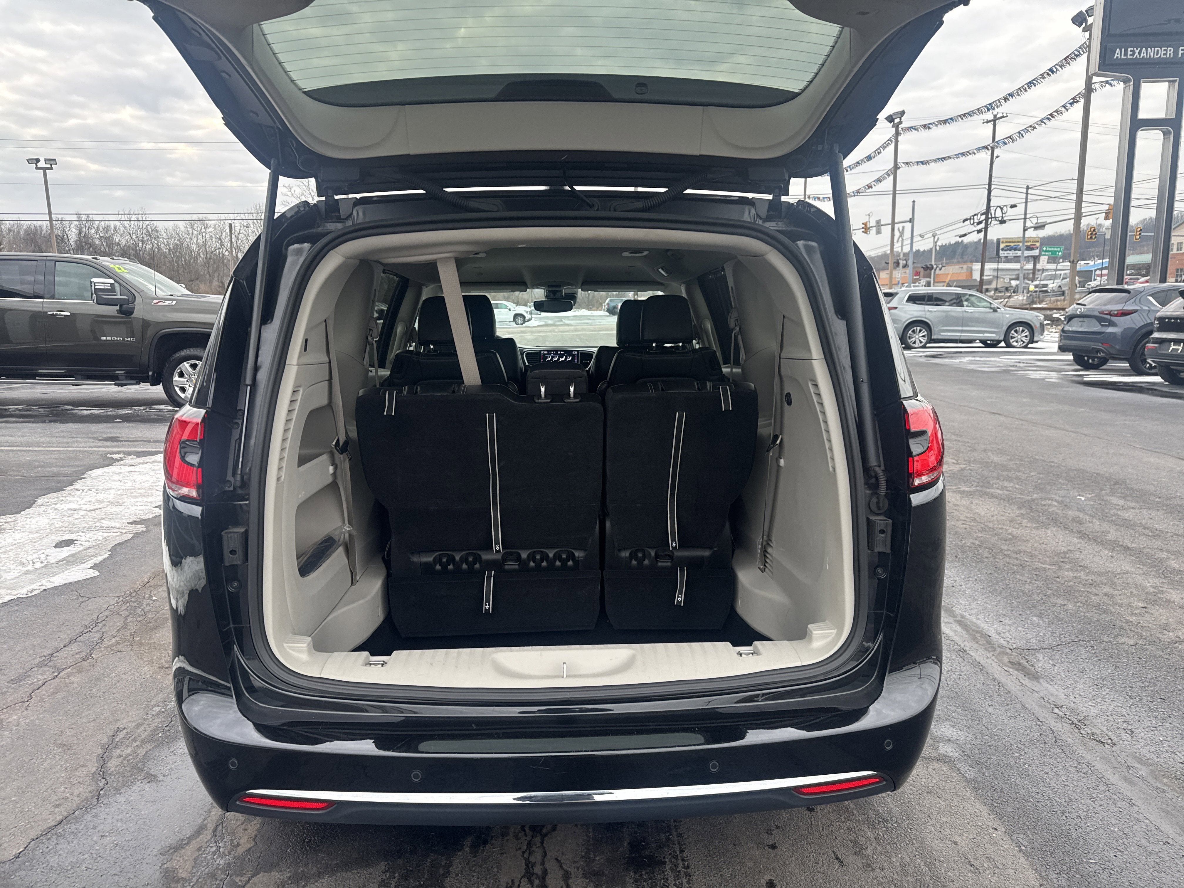 2024 Chrysler Pacifica Touring L