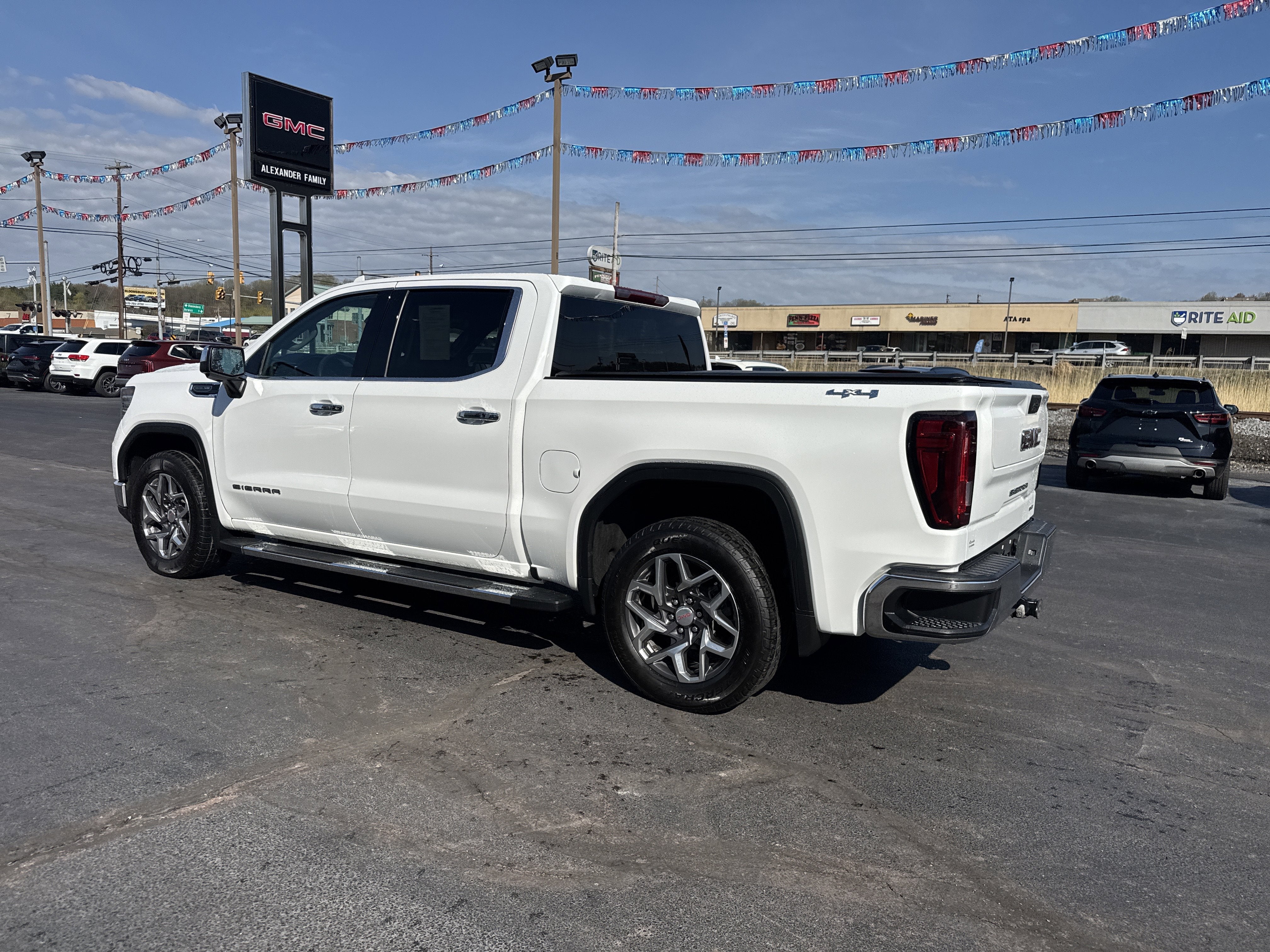 2023 GMC Sierra 1500 SLT