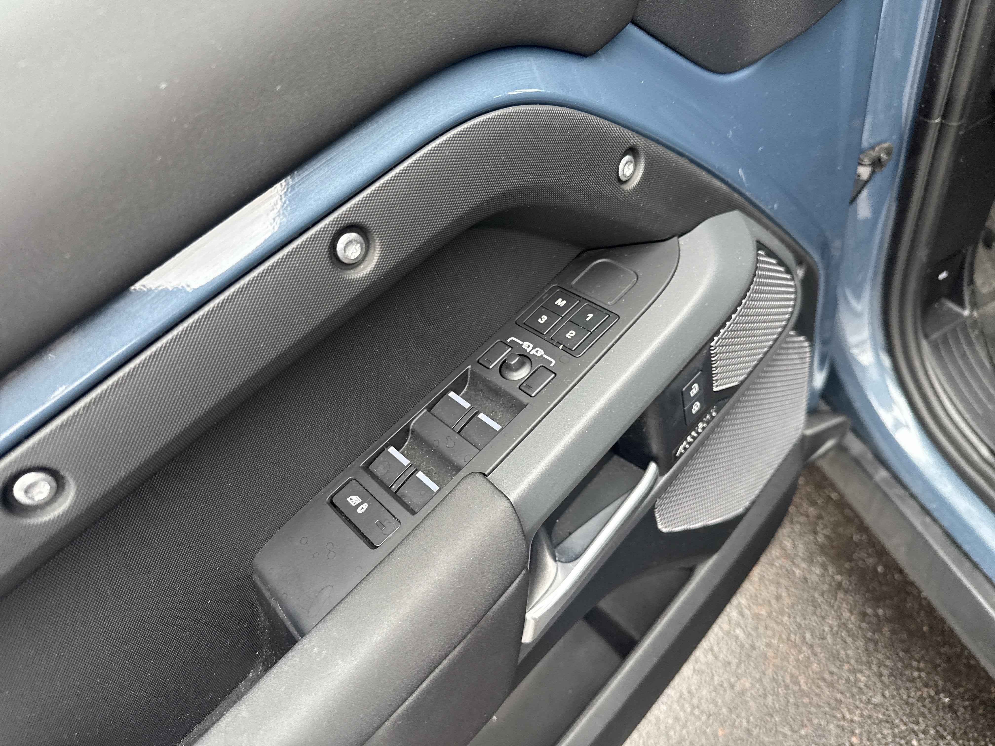 2024 Land Rover Defender X-Dynamic SE