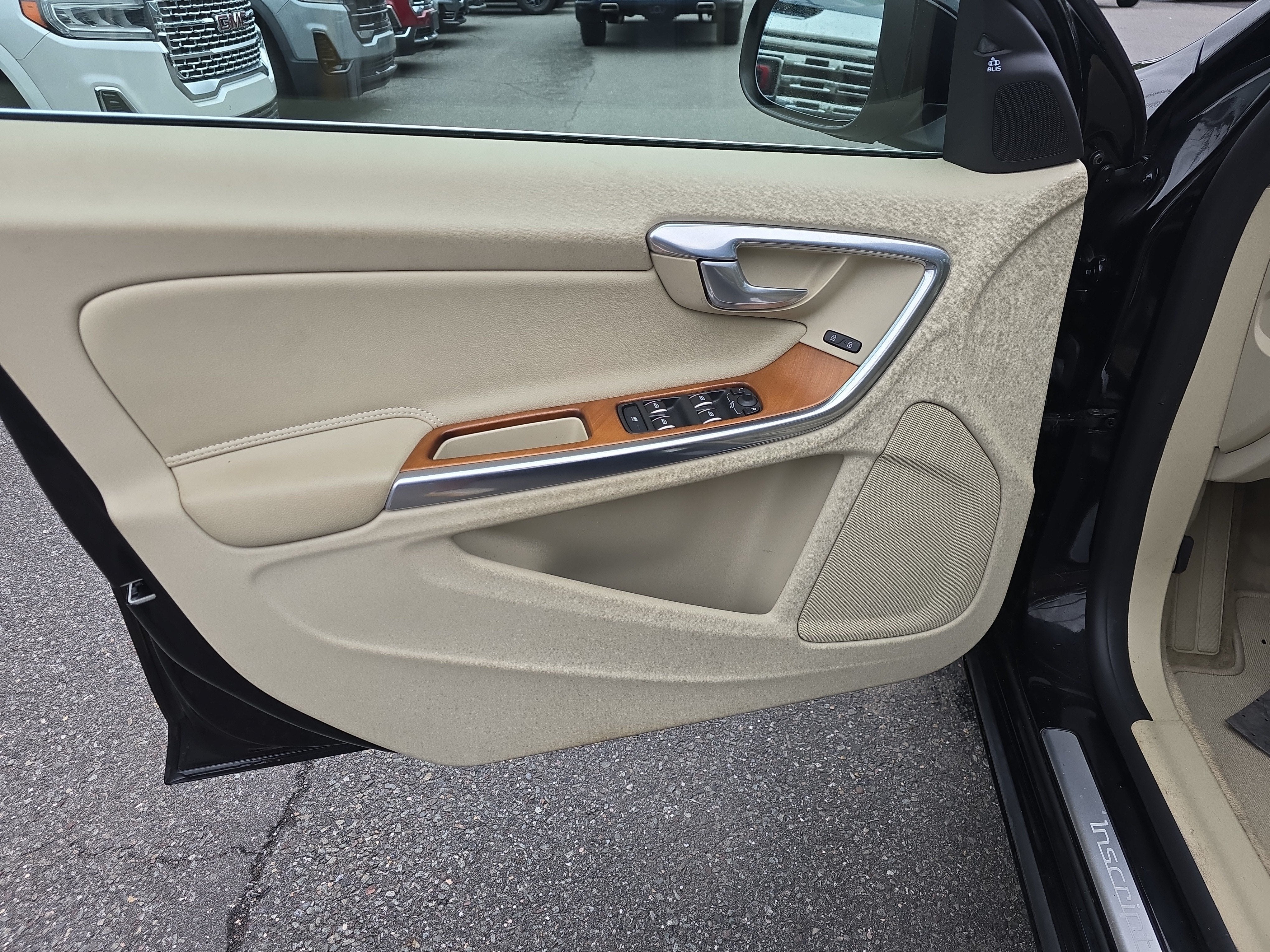 2016 Volvo S60 Inscription T5 Drive-E Platinum