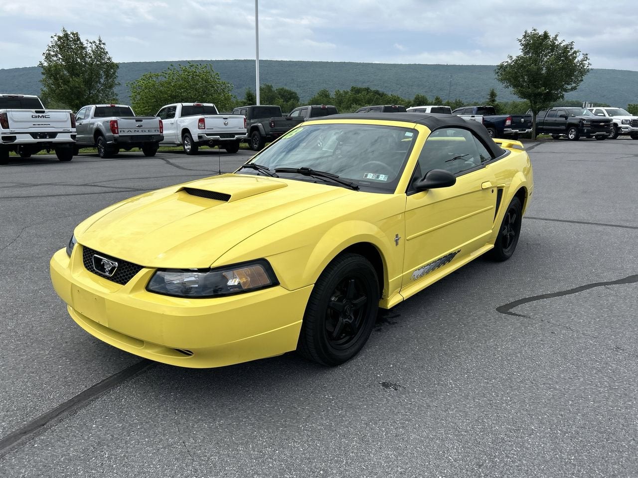2003 Ford Mustang Deluxe