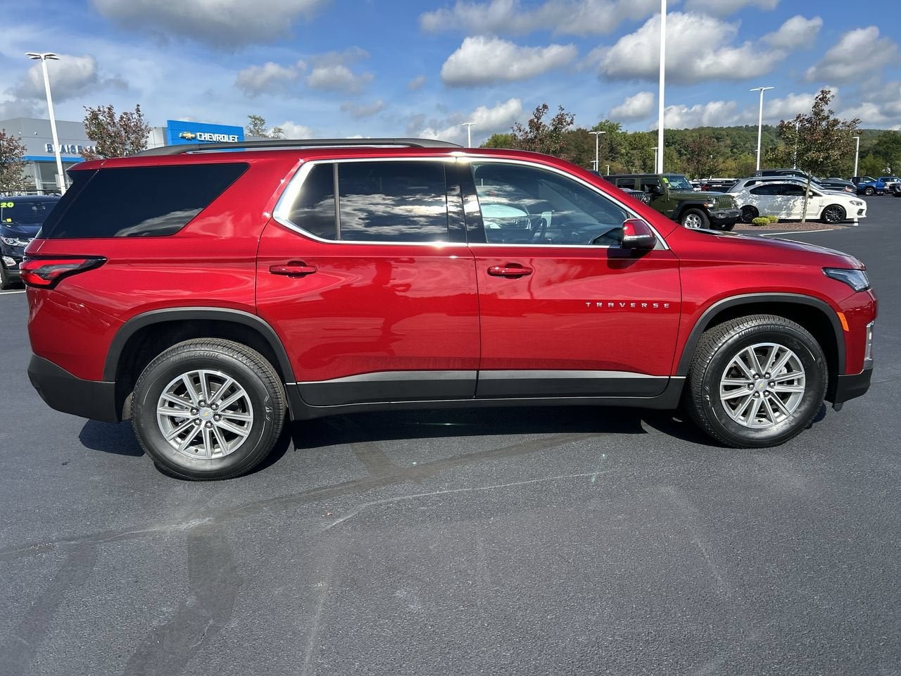 2023 Chevrolet Traverse LT Cloth