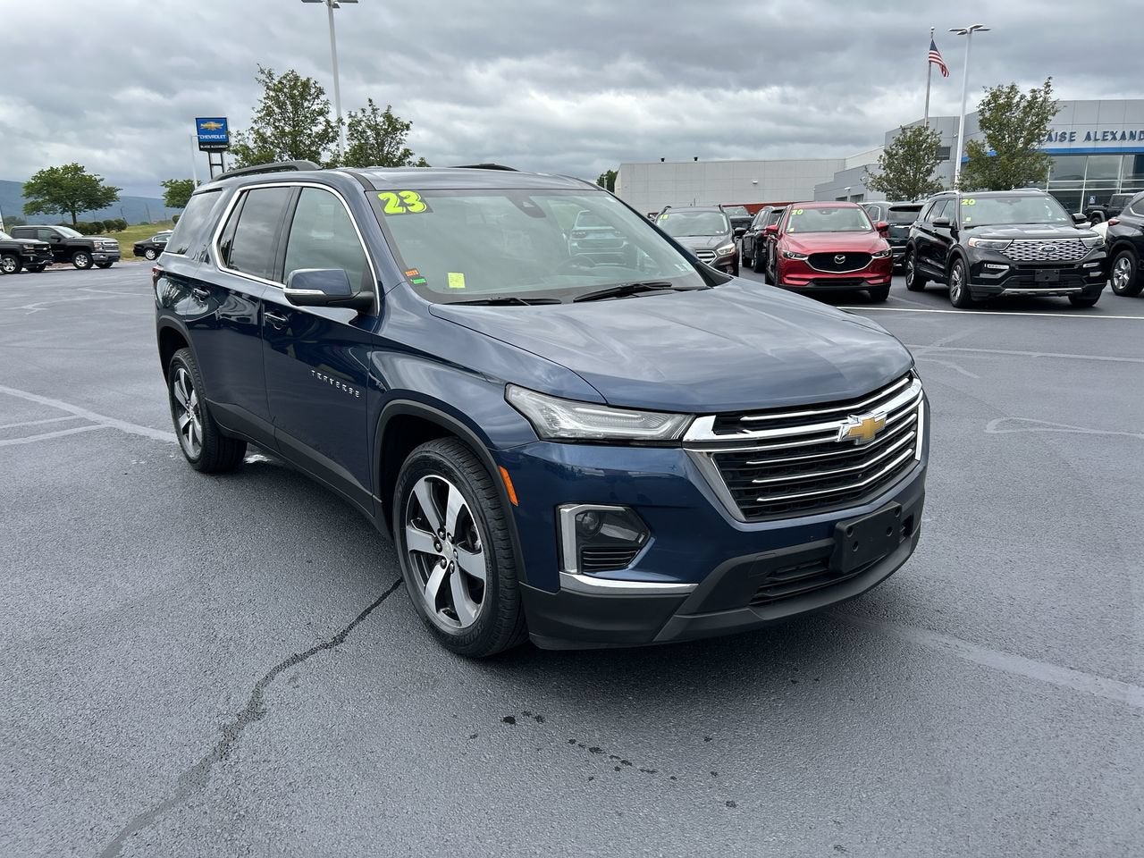 2023 Chevrolet Traverse LT Leather