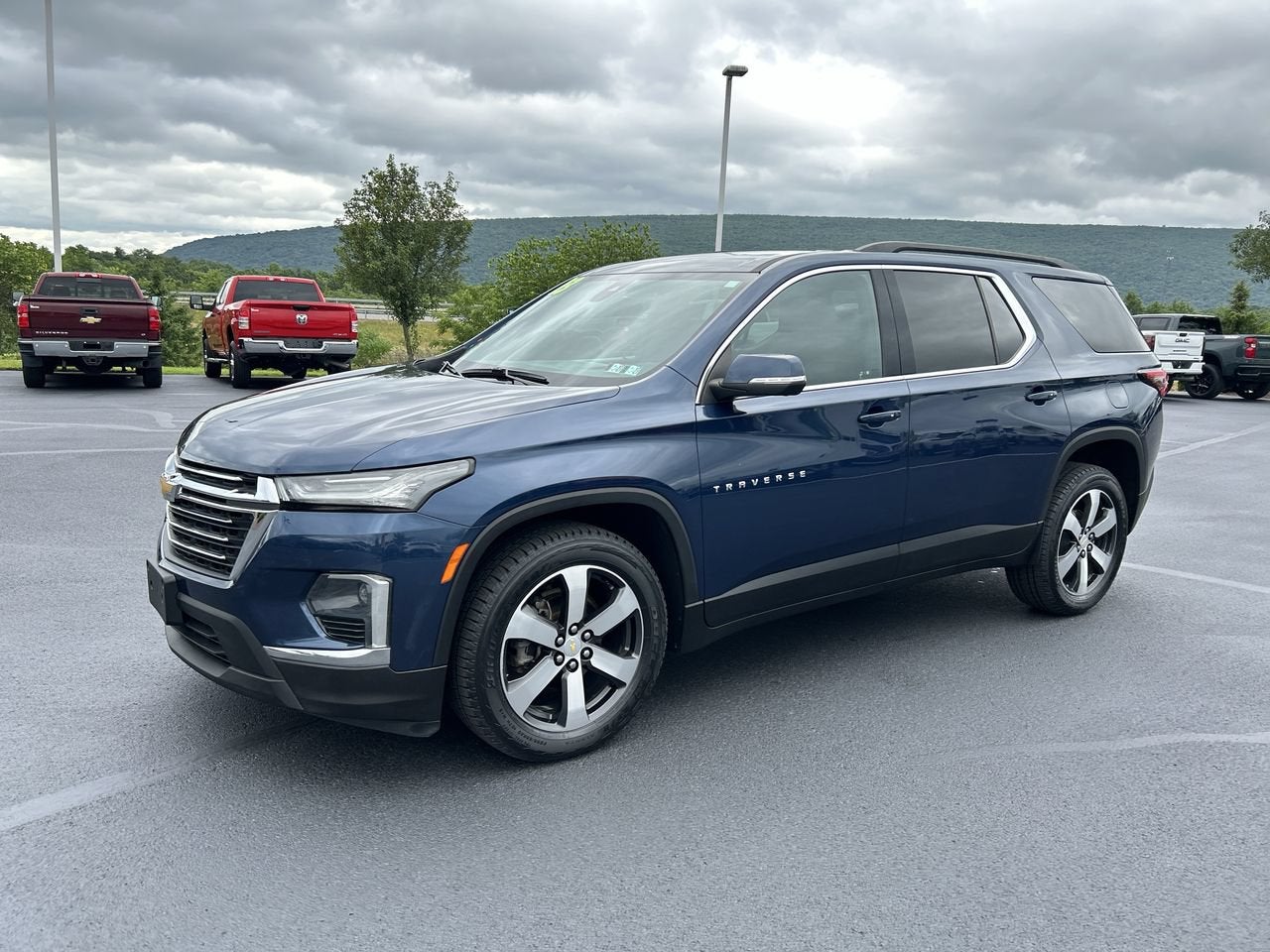 2023 Chevrolet Traverse LT Leather