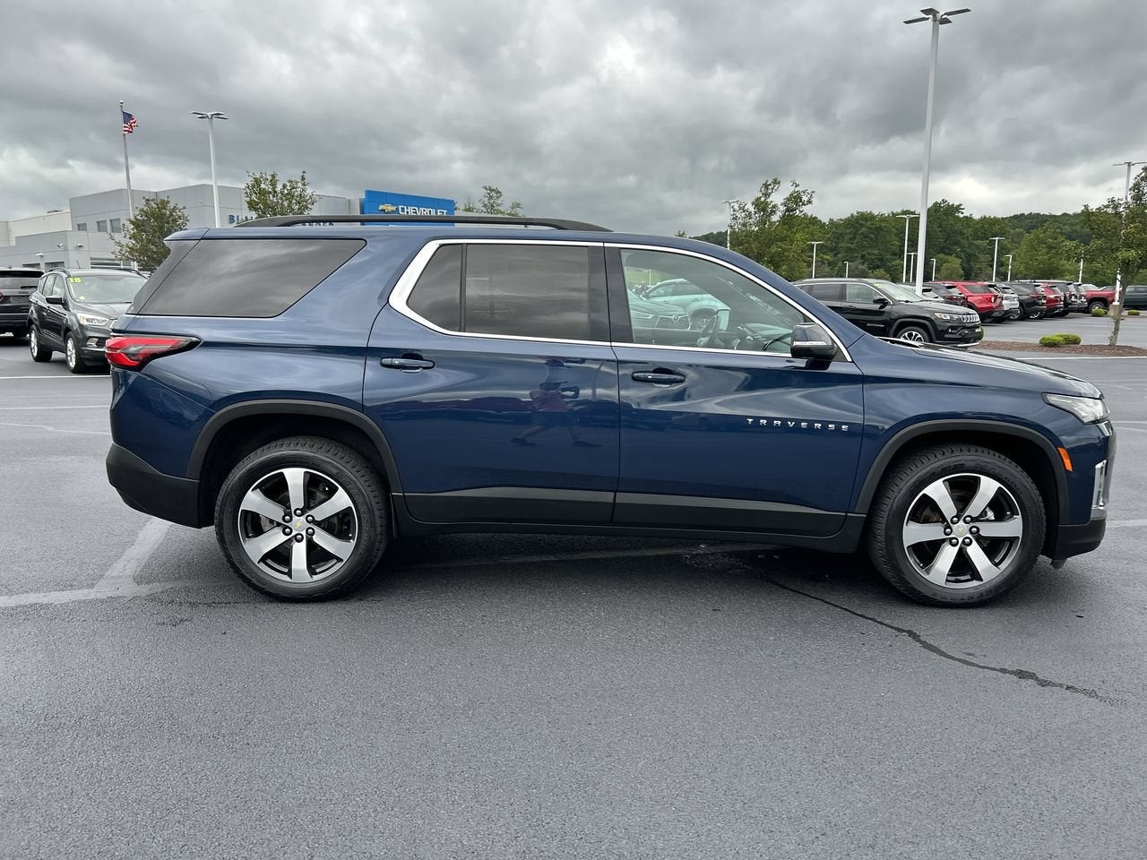 2023 Chevrolet Traverse LT Leather