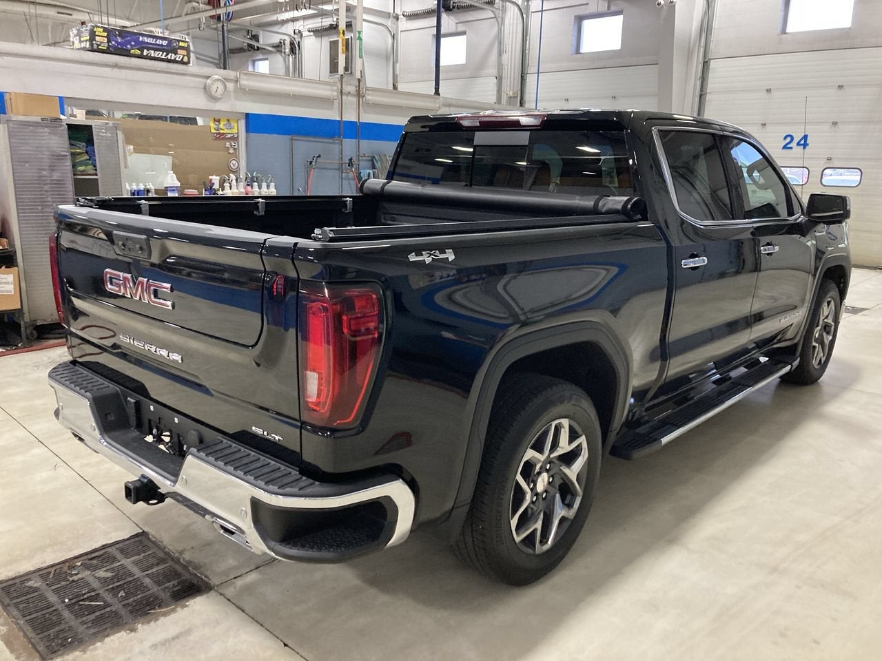 2024 GMC Sierra 1500 SLT