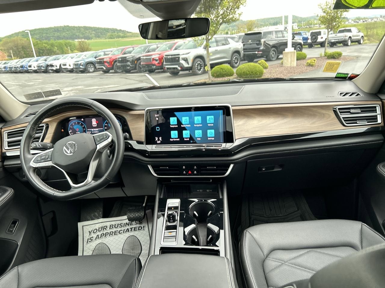 2025 Volkswagen Atlas 2.0T SE w/Technology