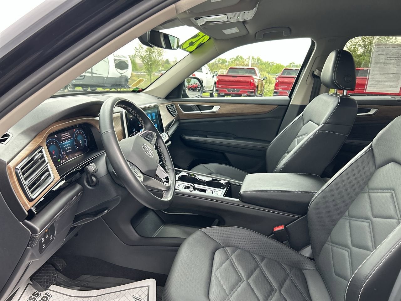 2025 Volkswagen Atlas 2.0T SE w/Technology