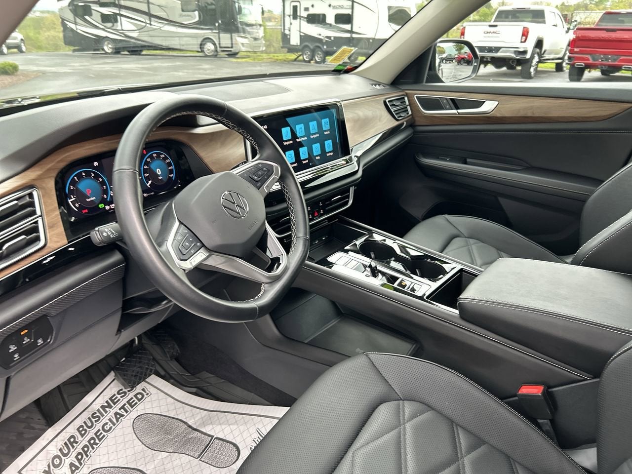 2025 Volkswagen Atlas 2.0T SE w/Technology