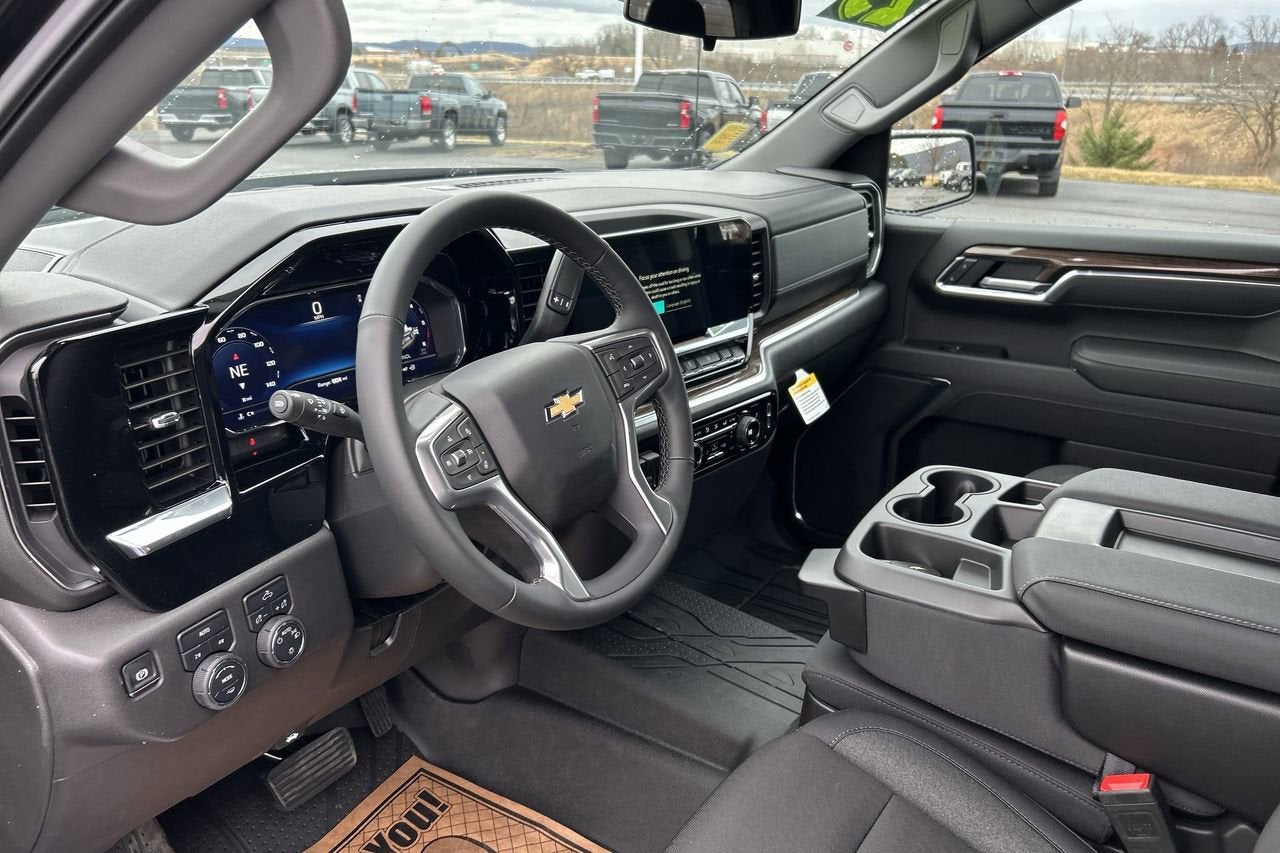 2025 Chevrolet Silverado 1500 LT