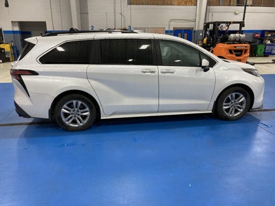 2022 Toyota Sienna XLE