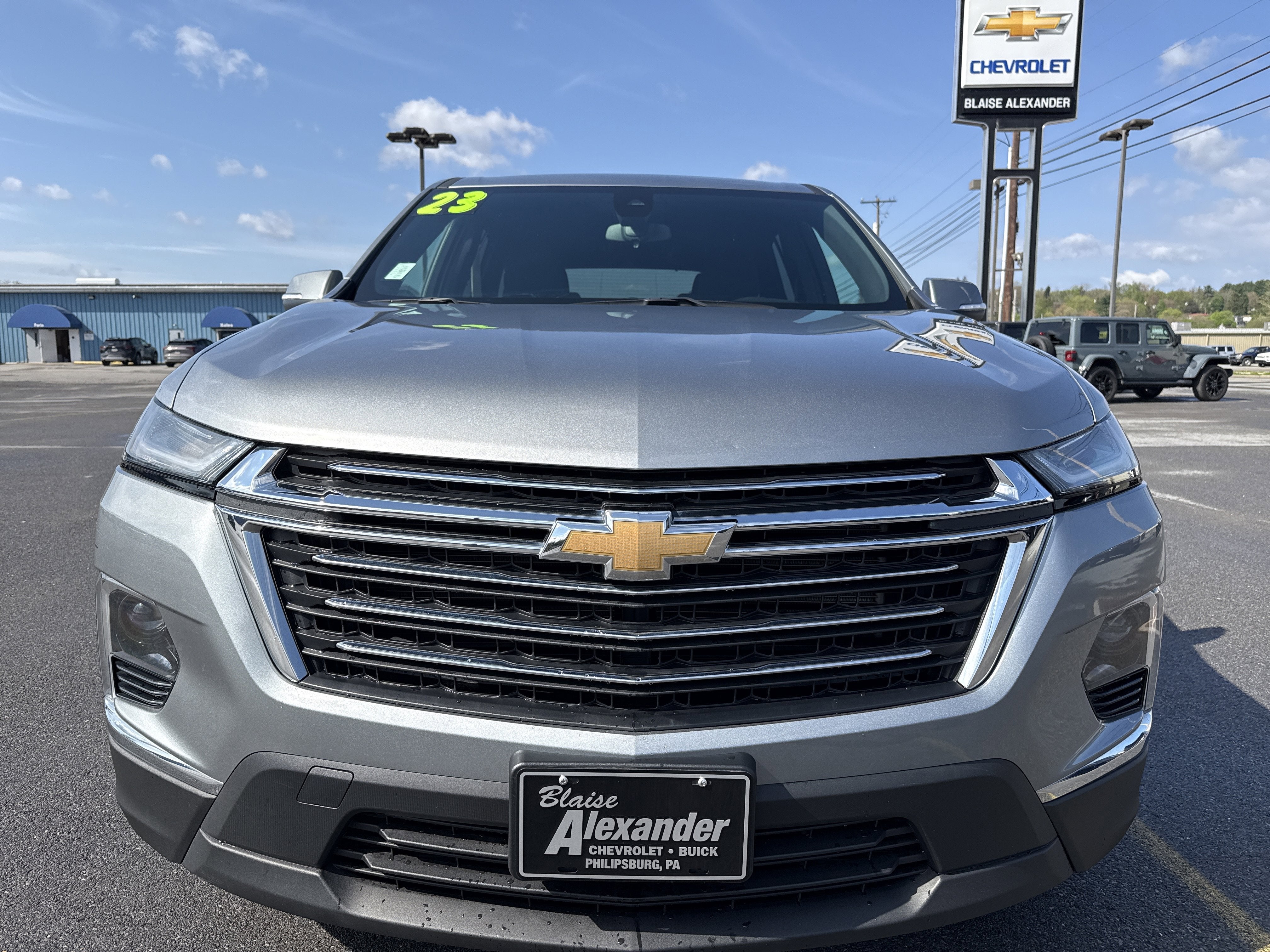 2023 Chevrolet Traverse LT Cloth