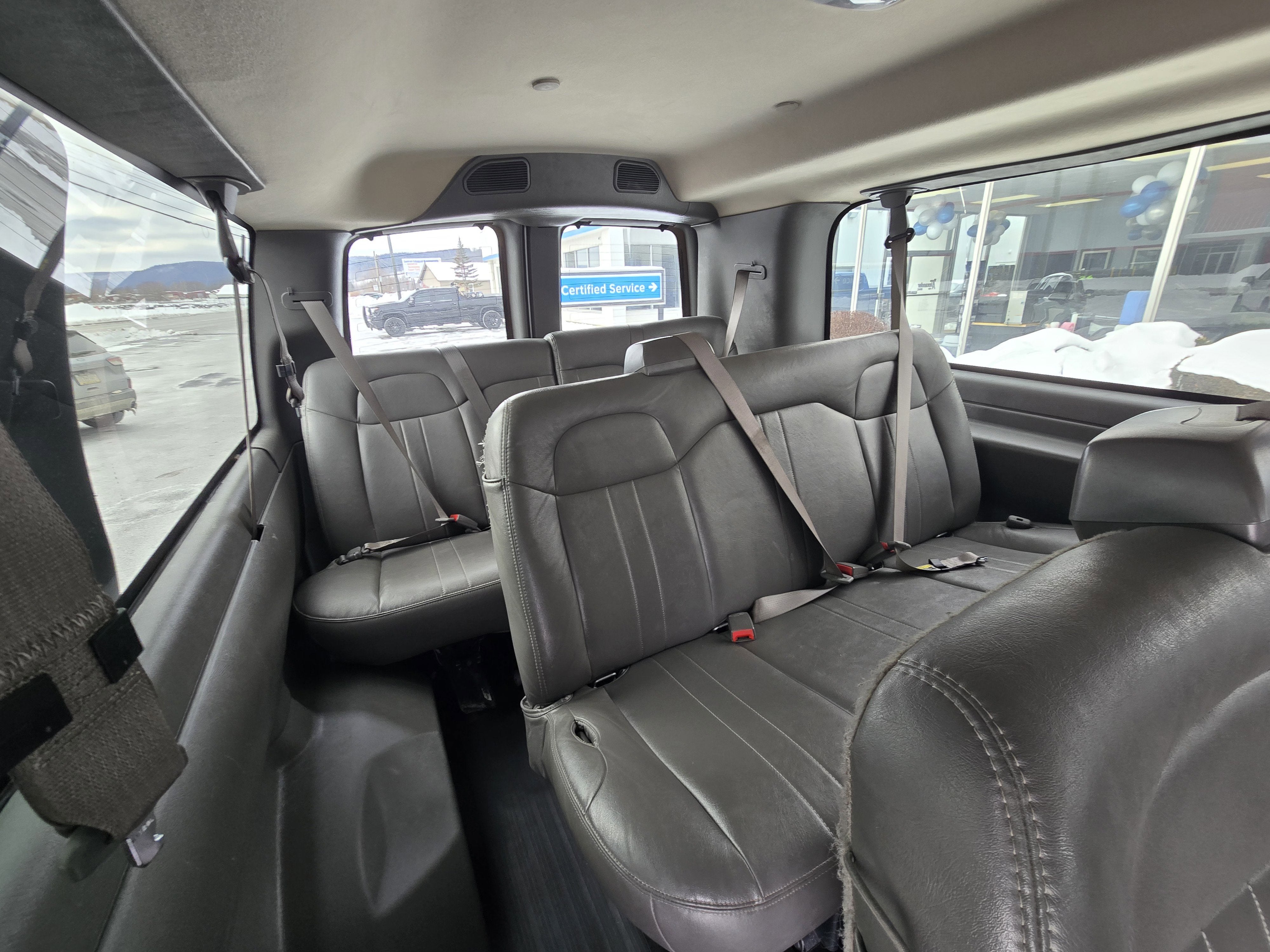 2024 Chevrolet Express Passenger 3500 1LS