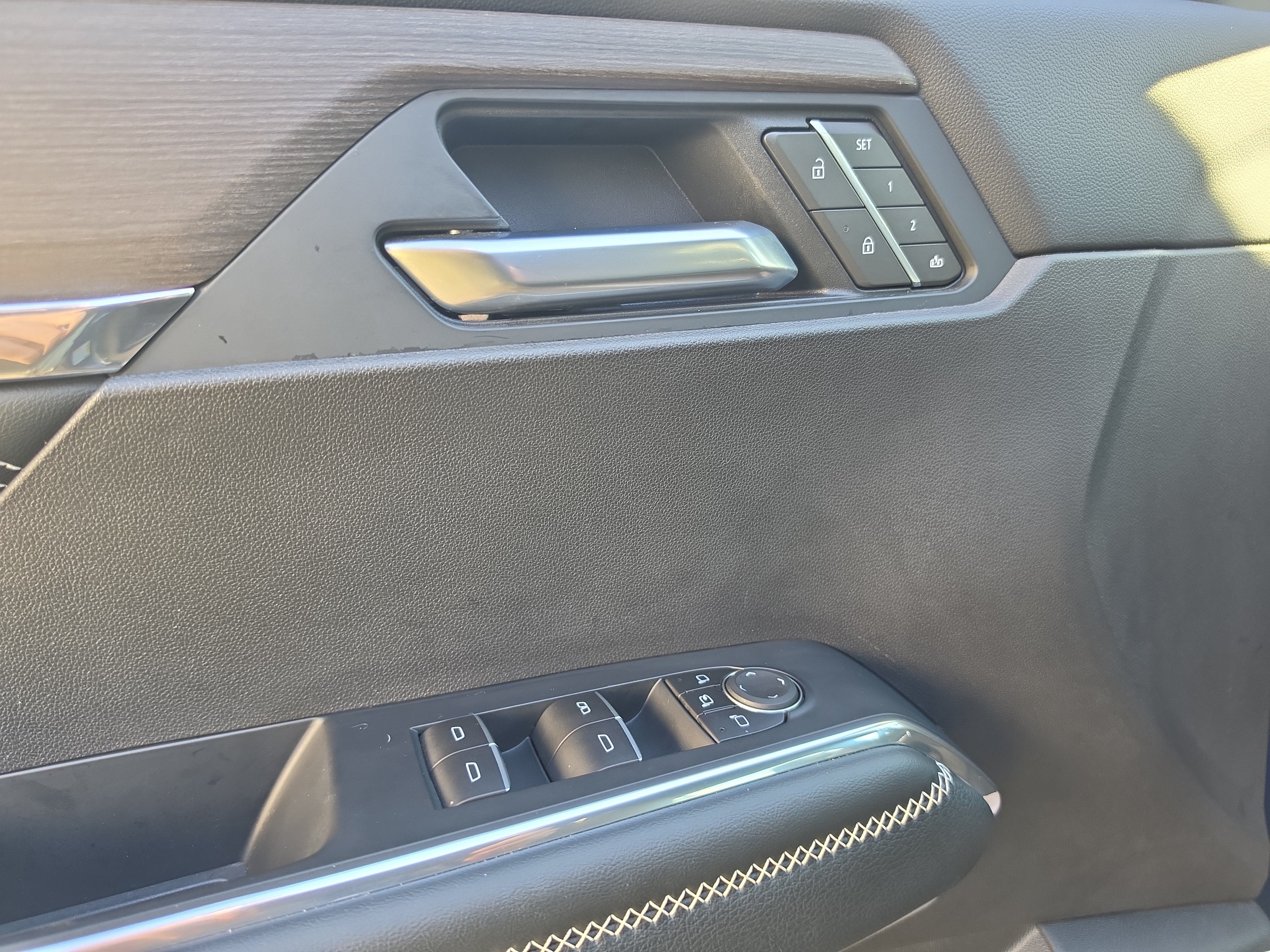 2025 GMC Acadia Denali