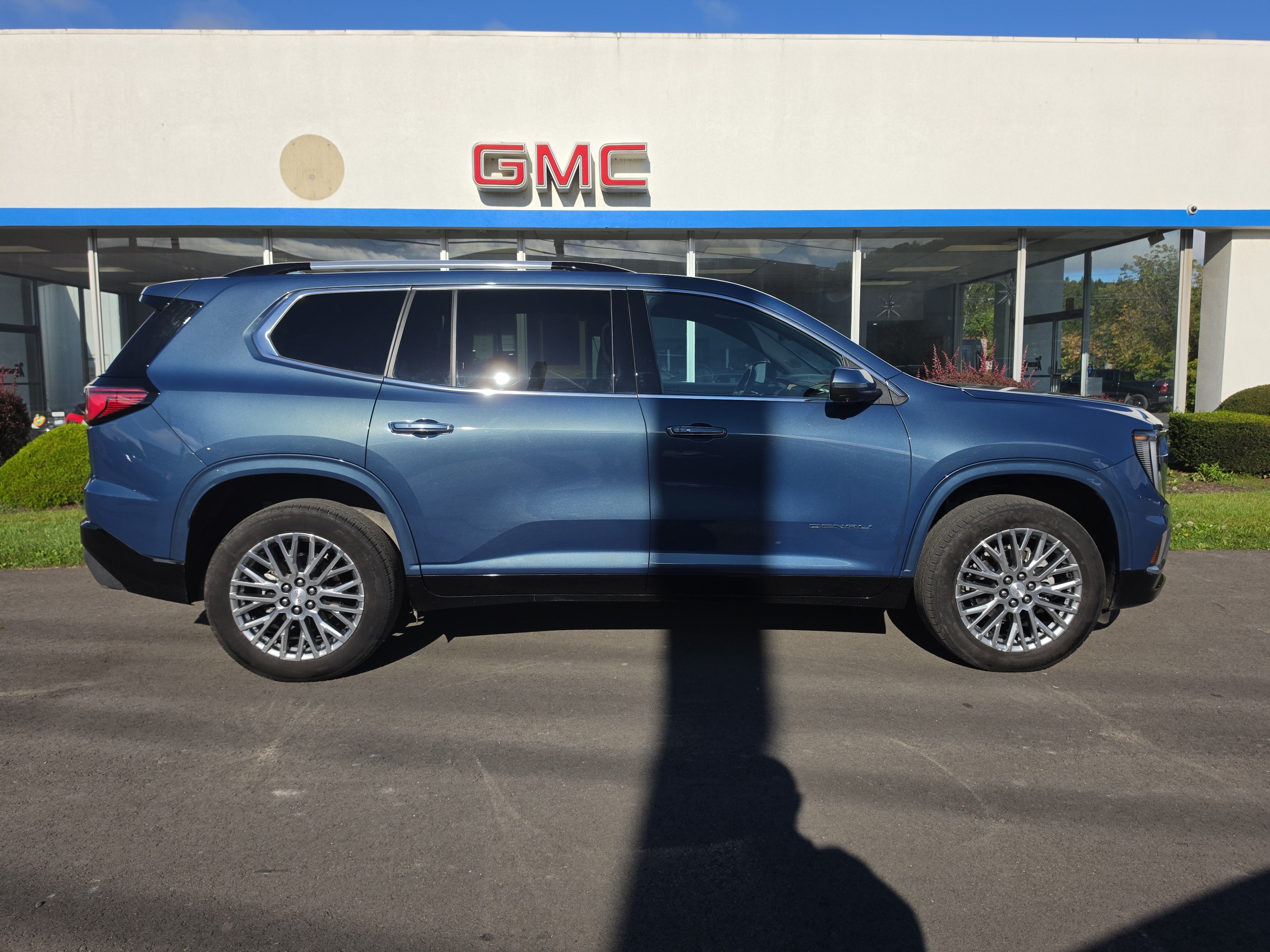 2025 GMC Acadia Denali