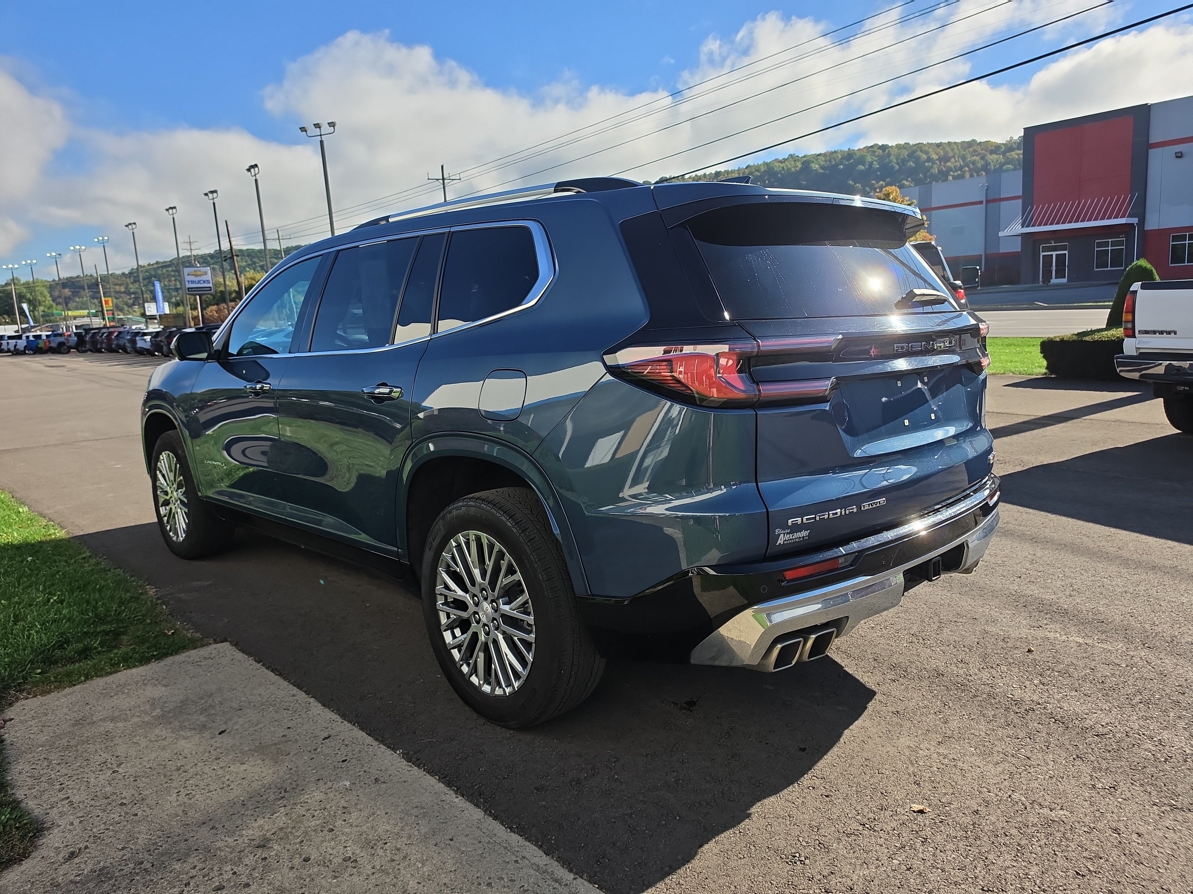 2025 GMC Acadia Denali