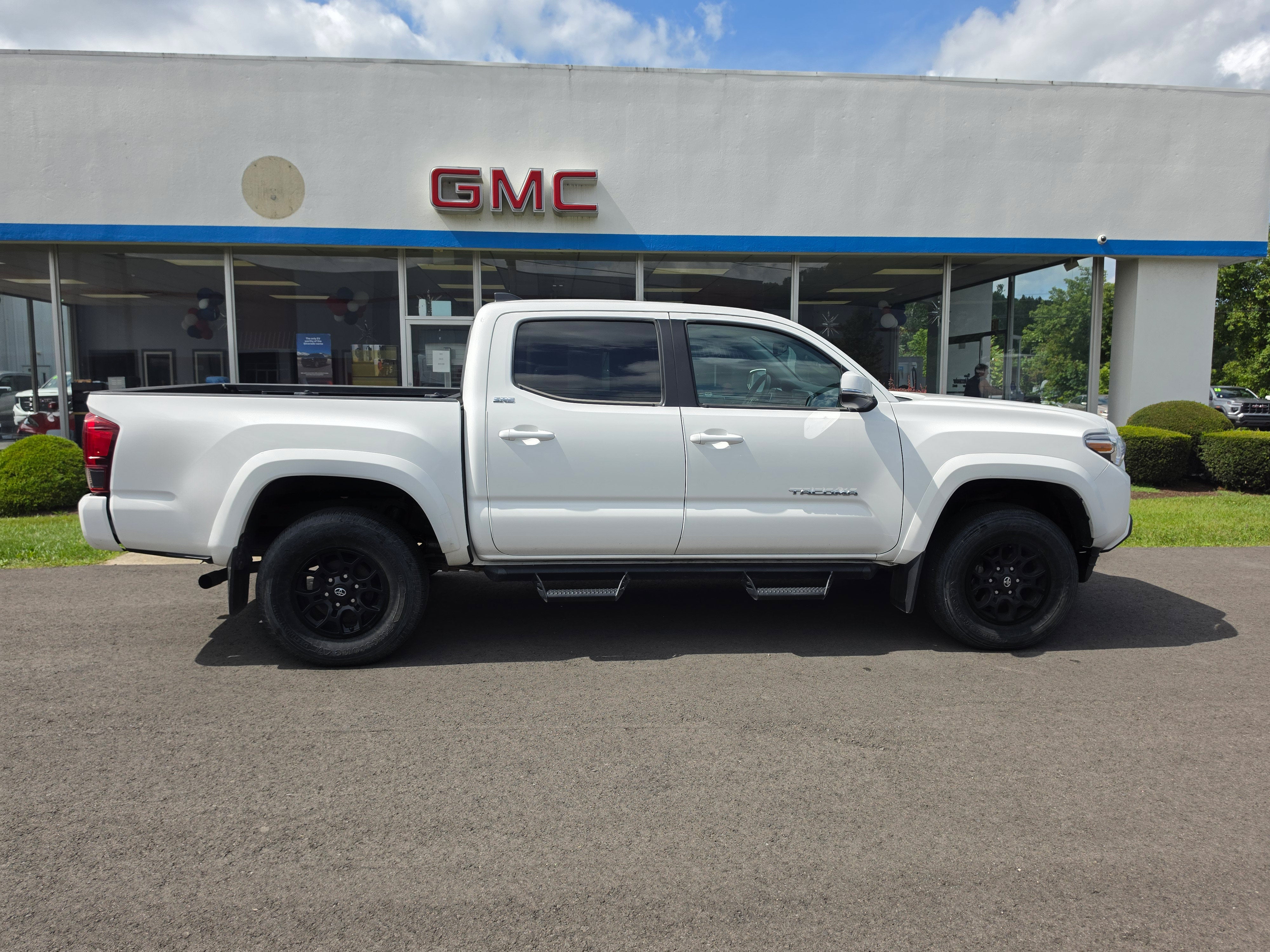 2022 Toyota Tacoma 4WD SR
