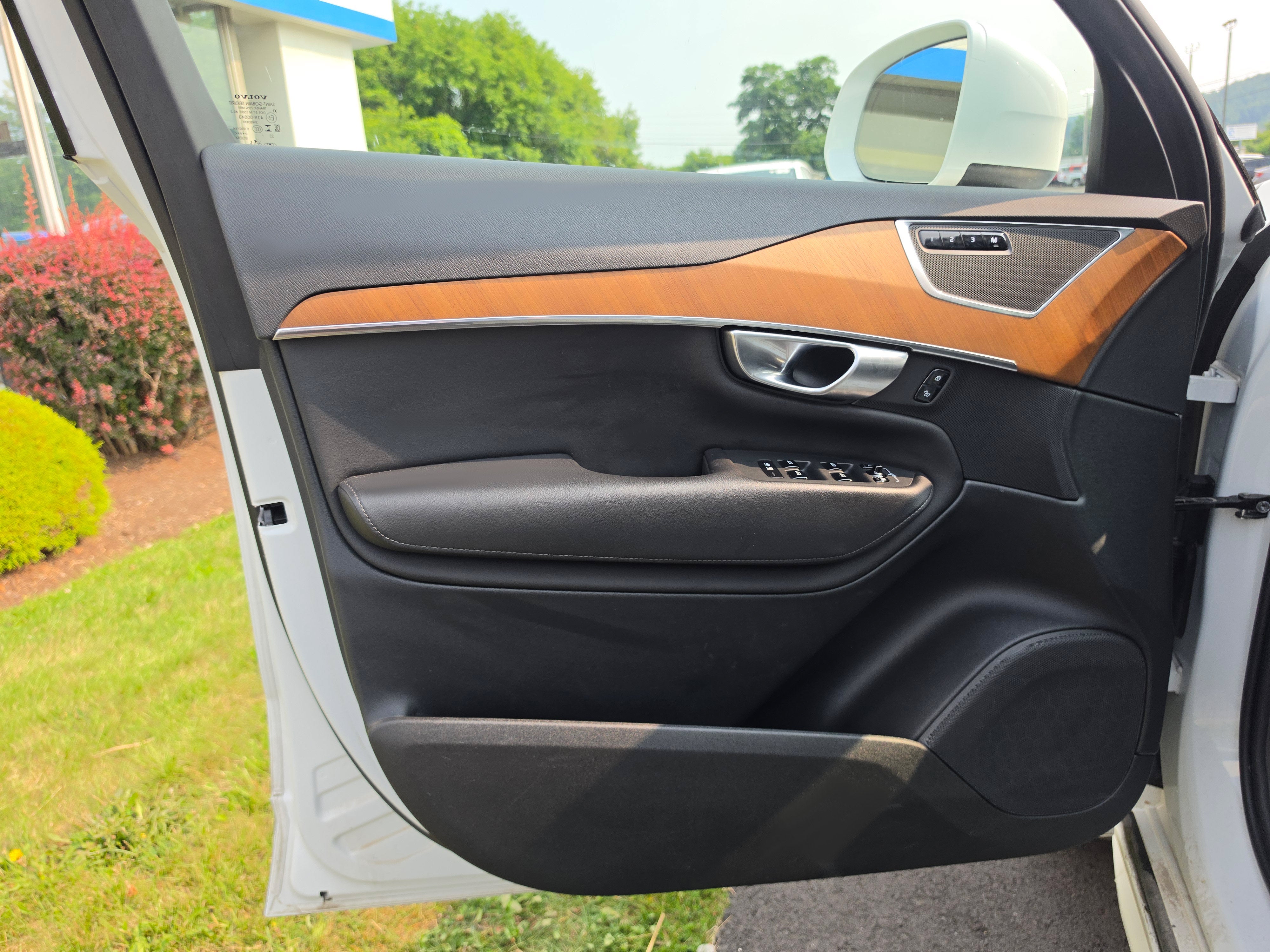 2024 Volvo XC90 Plus Bright Theme