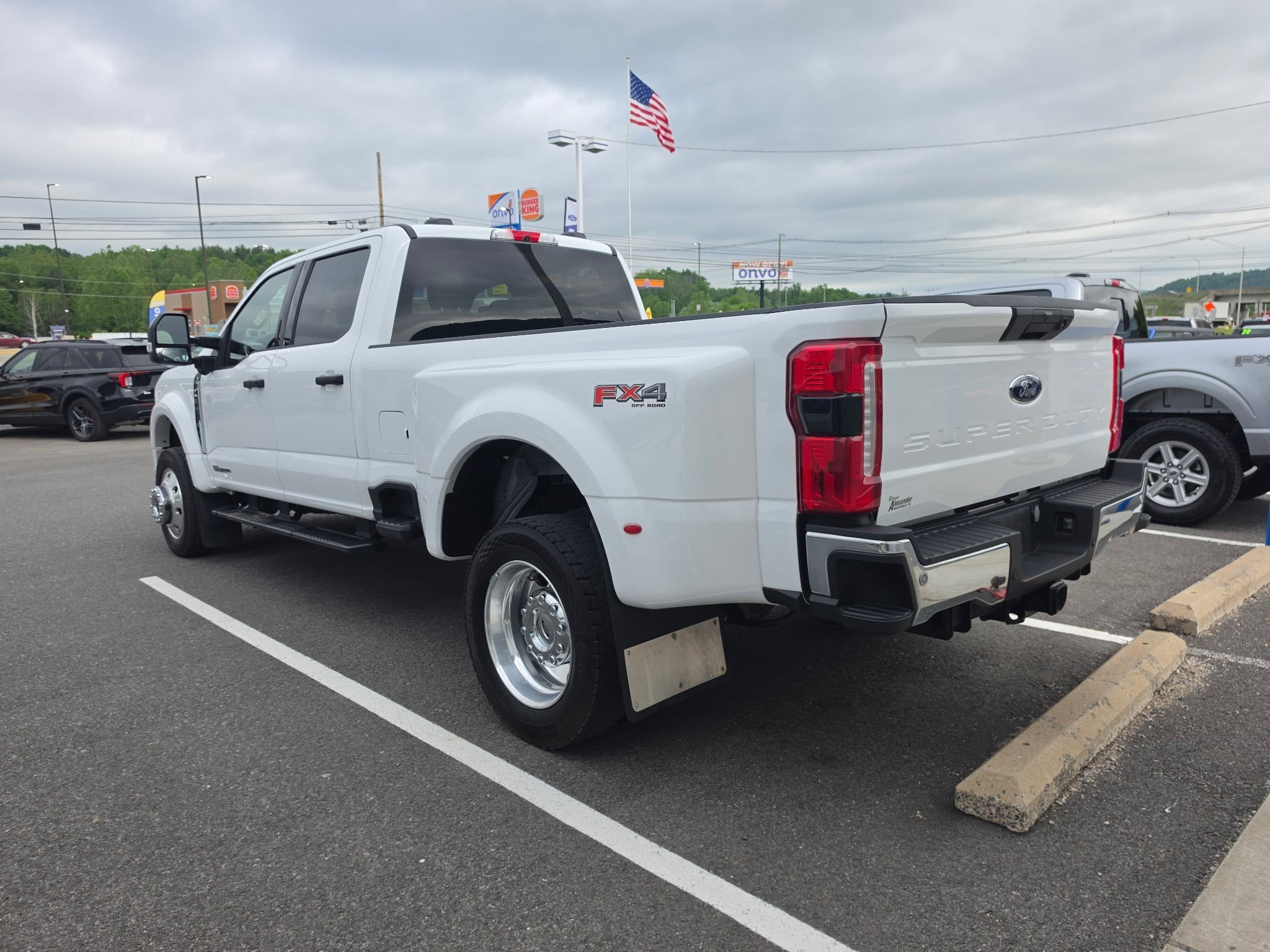 2024 Ford Super Duty F-450 DRW XLT