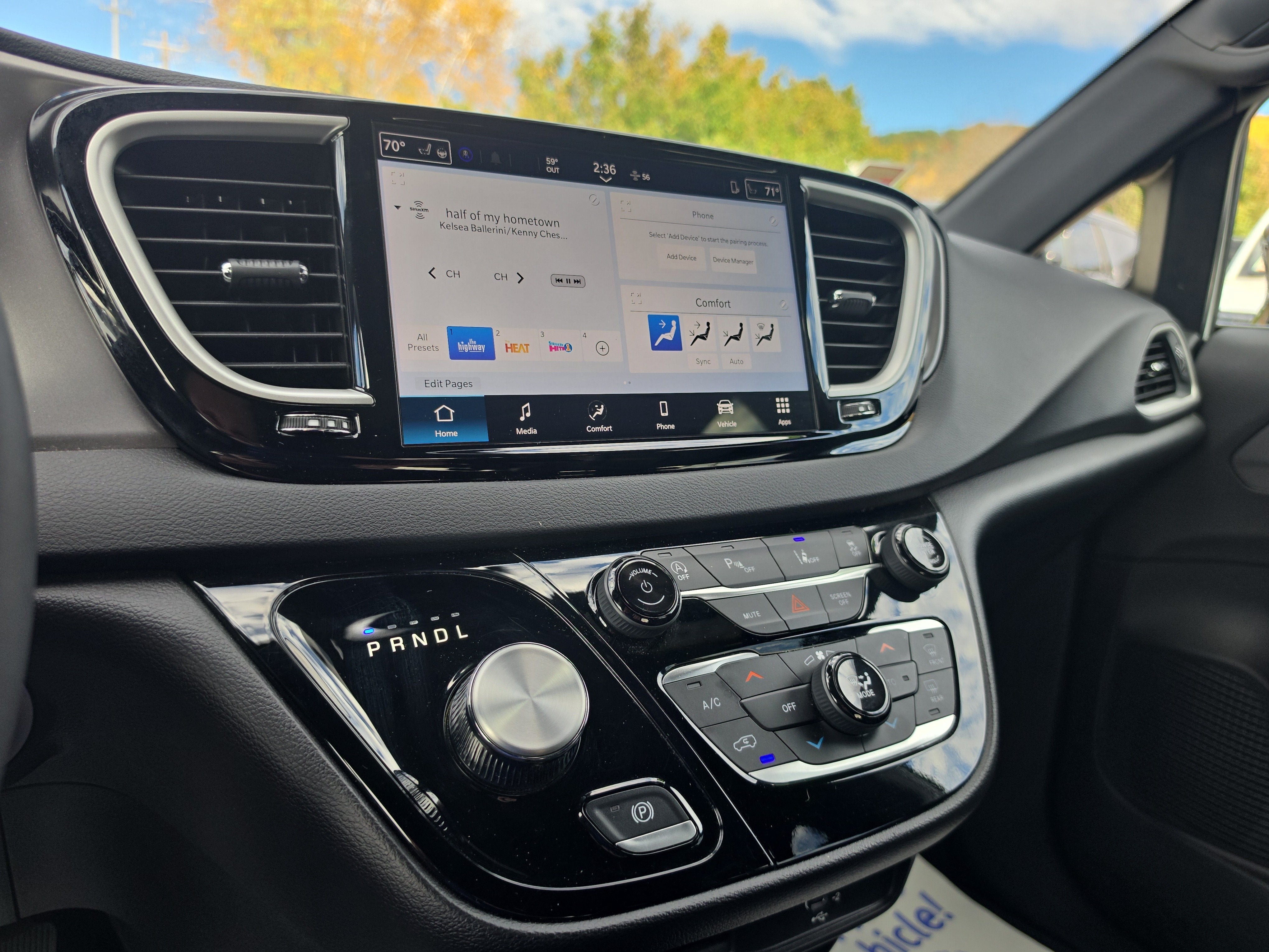 2026 Chrysler Pacifica Select