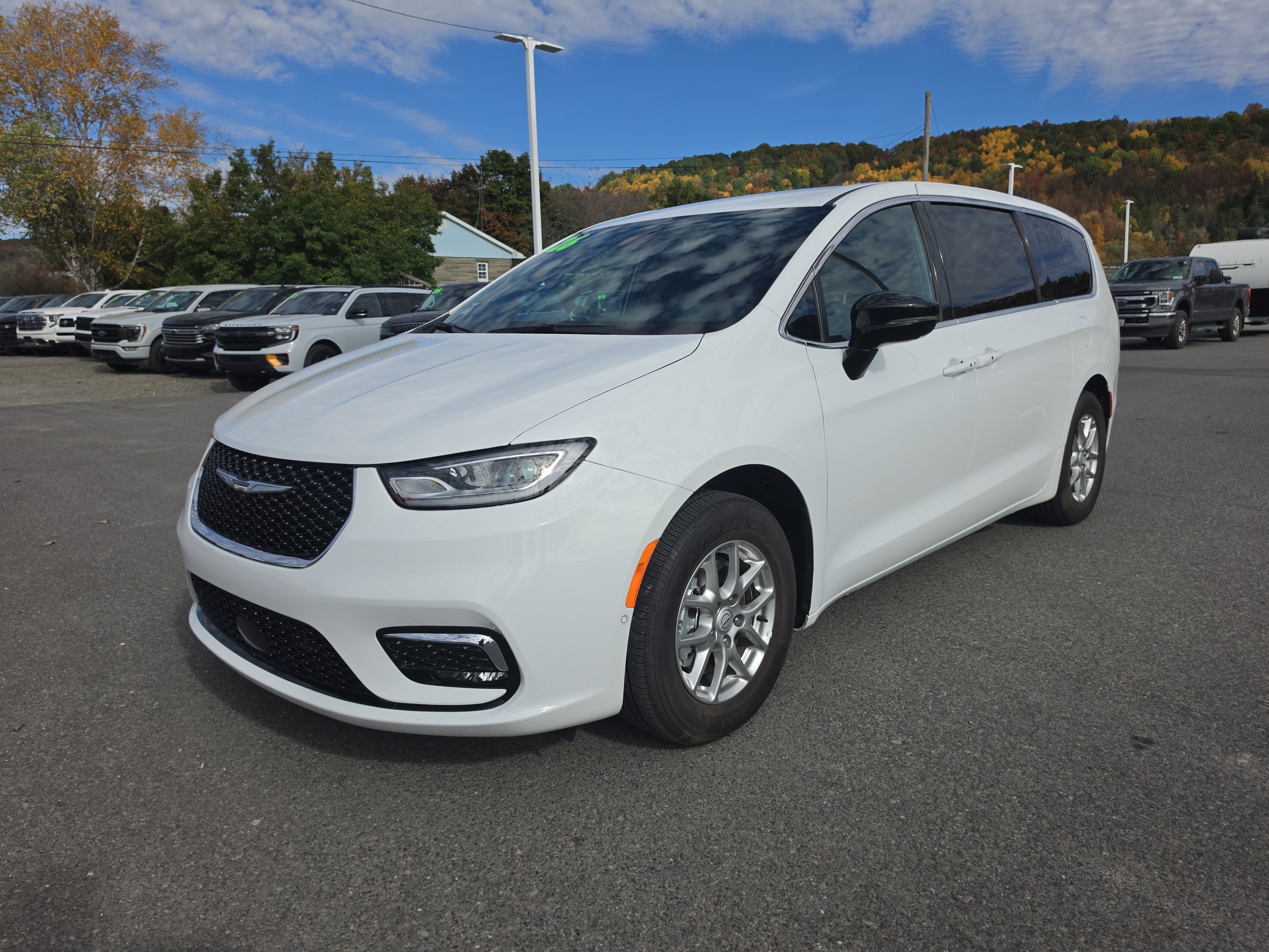 2026 Chrysler Pacifica Select