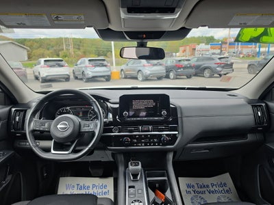 2024 Nissan Pathfinder SV