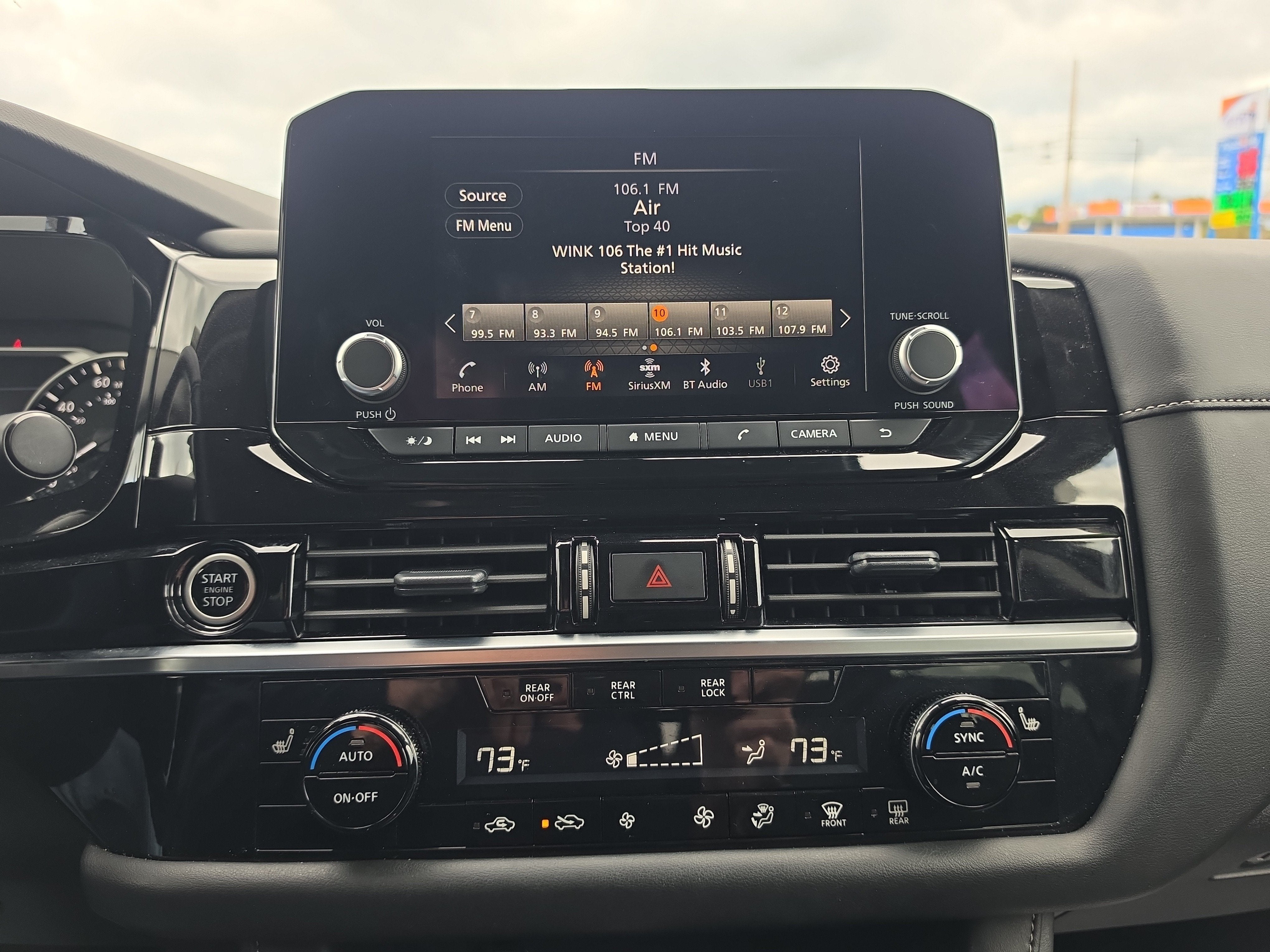2024 Nissan Pathfinder SV