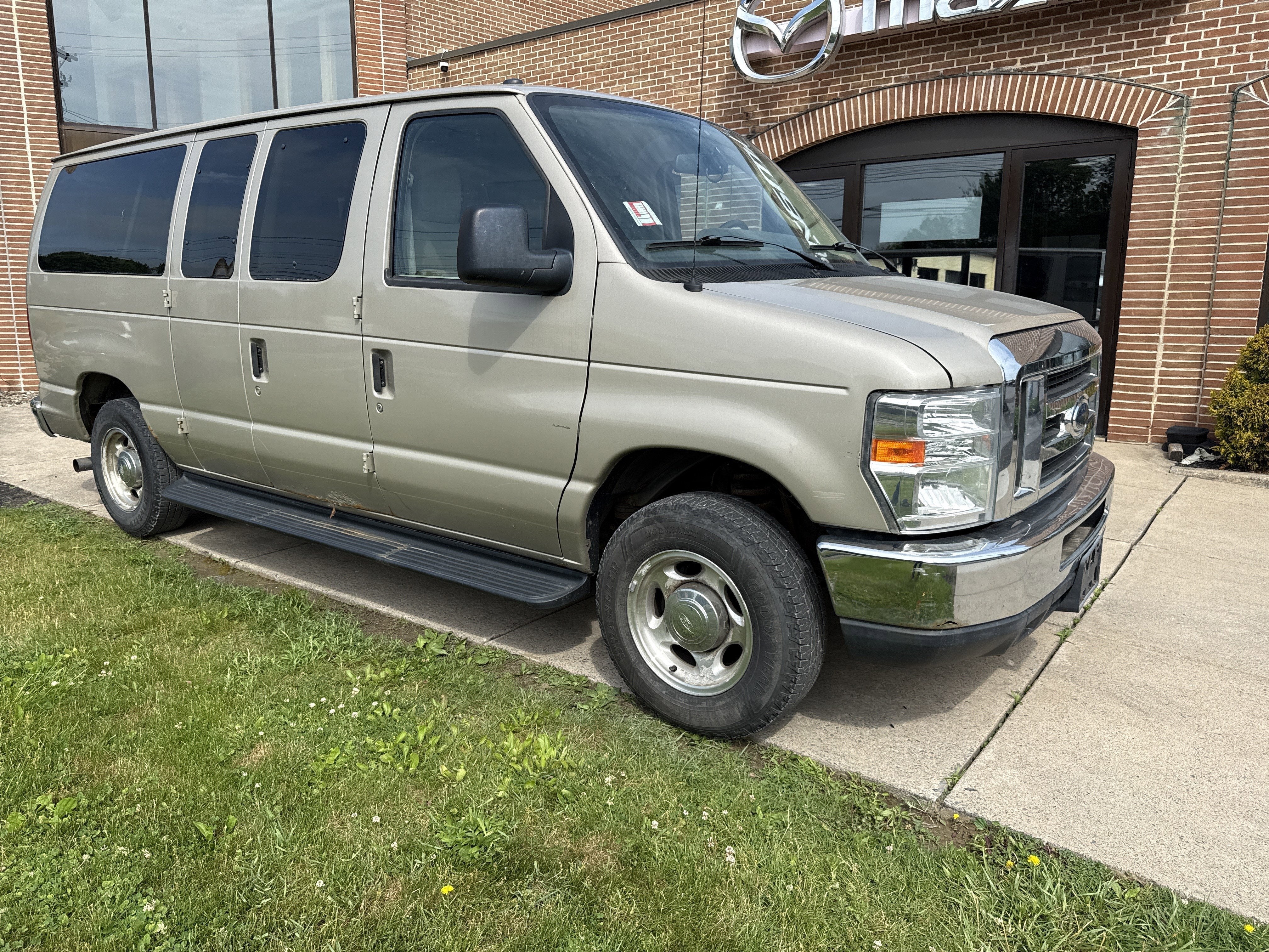 2014 Ford Econoline Wagon XLT