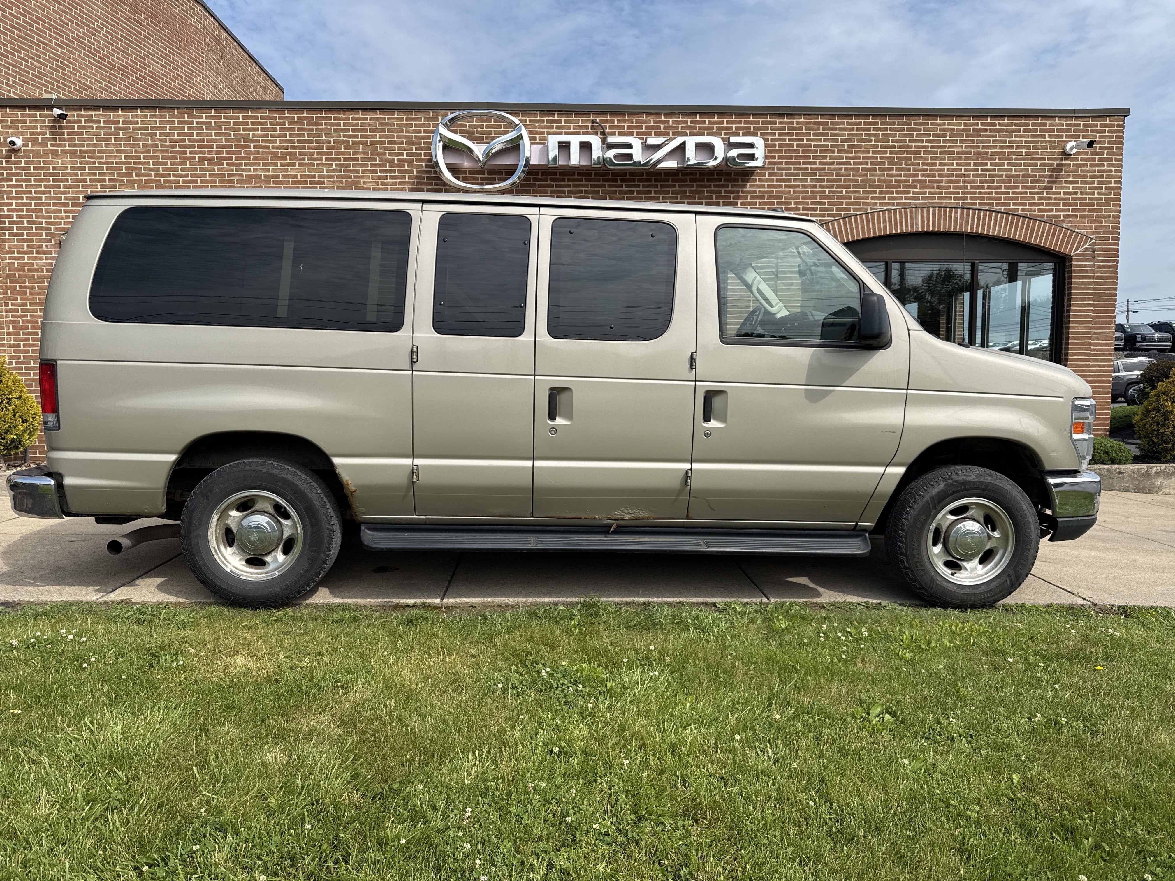 2014 Ford Econoline Wagon XLT