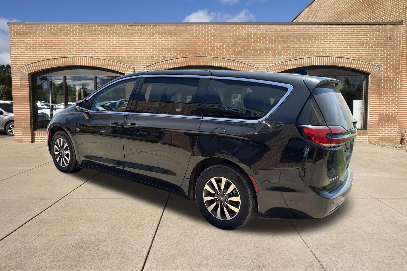 2023 Chrysler Pacifica Hybrid Touring L