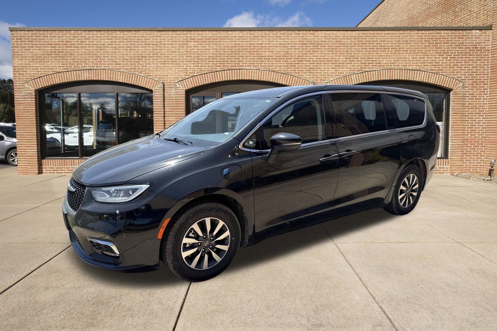 2023 Chrysler Pacifica Hybrid Touring L