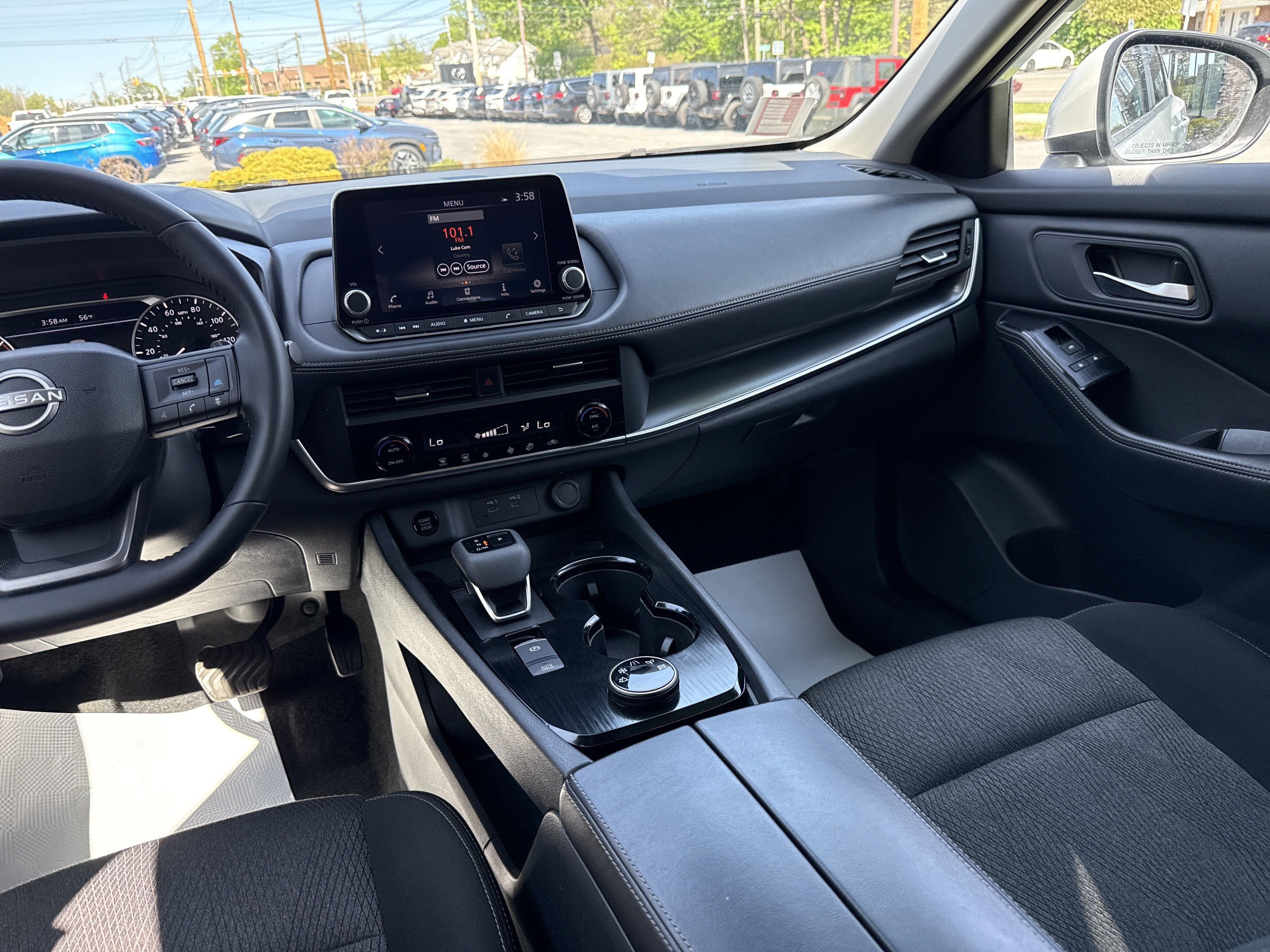 2025 Nissan Rogue SV