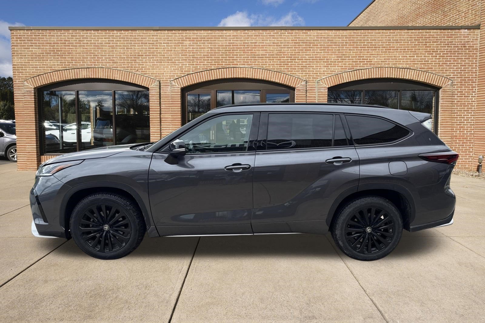 2025 Toyota Highlander XSE
