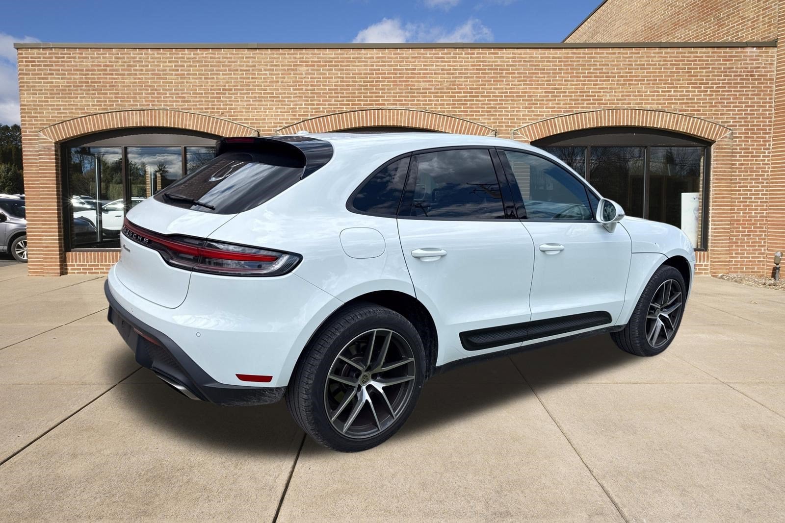 2025 Porsche Macan Base