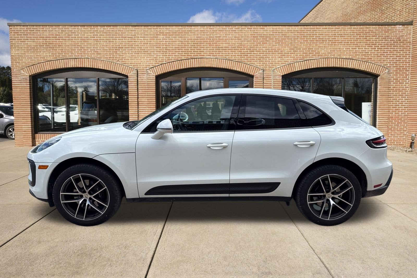 2025 Porsche Macan Base