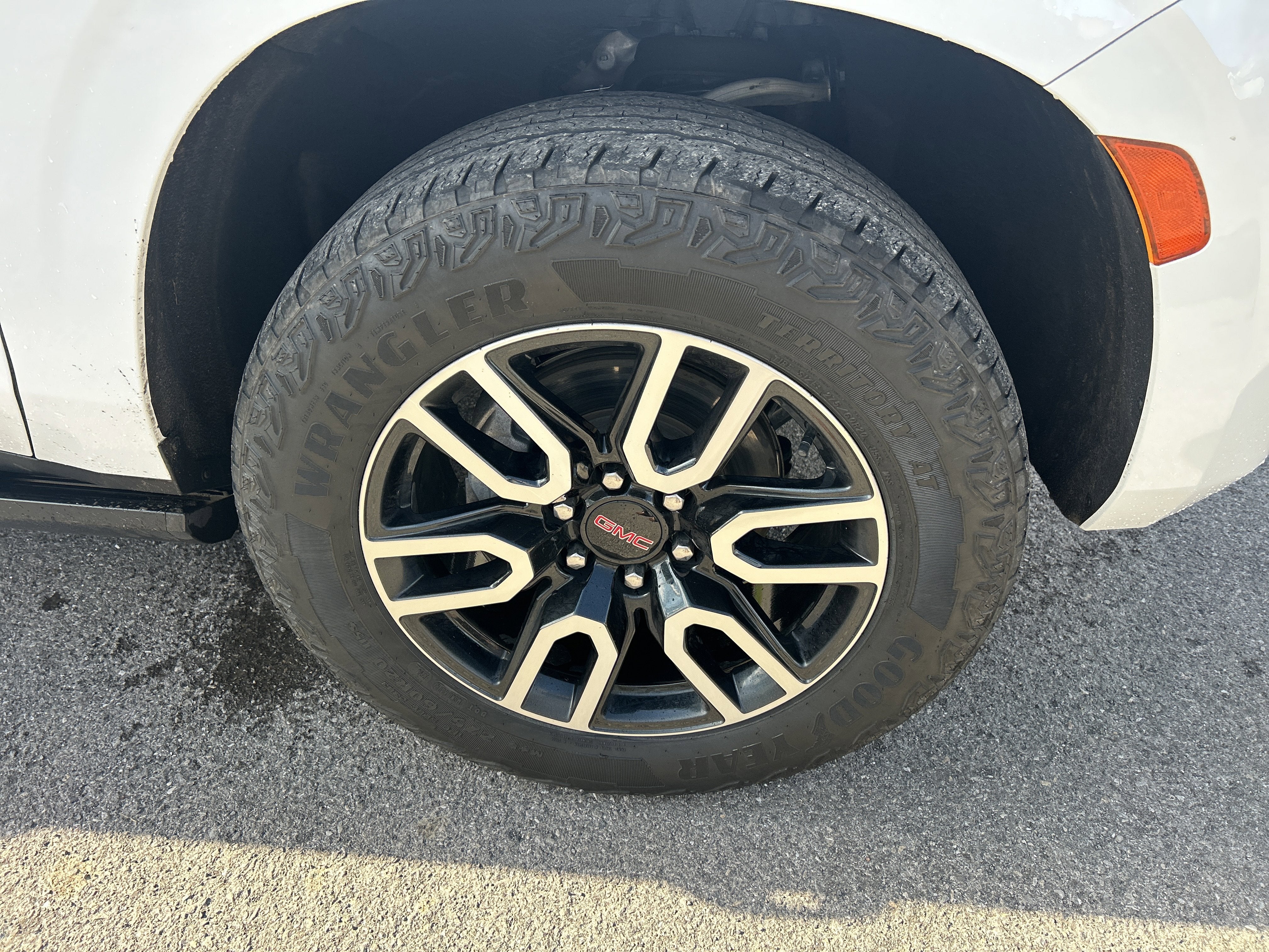2024 GMC Yukon AT4