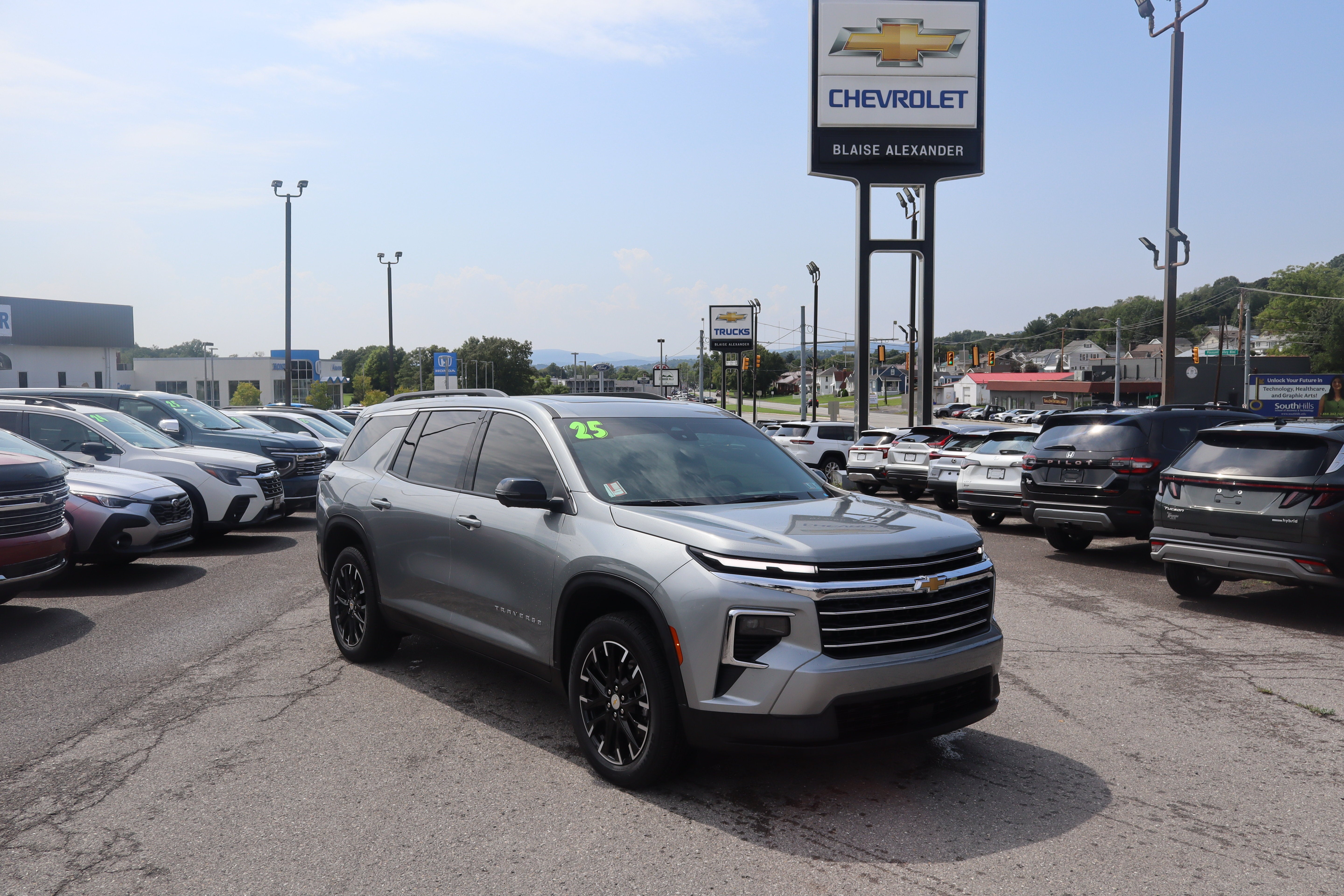 2025 Chevrolet Traverse AWD LT