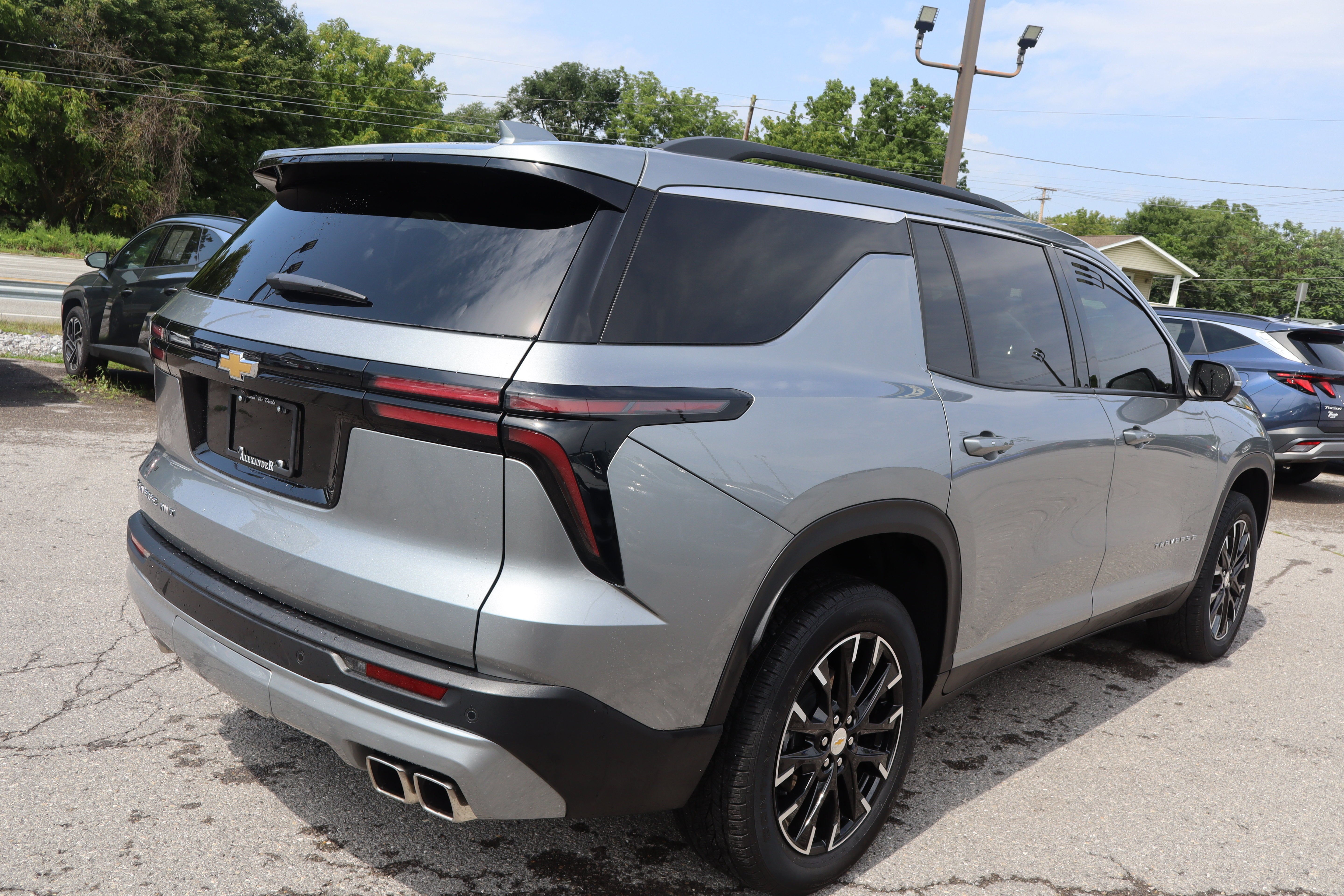 2025 Chevrolet Traverse AWD LT