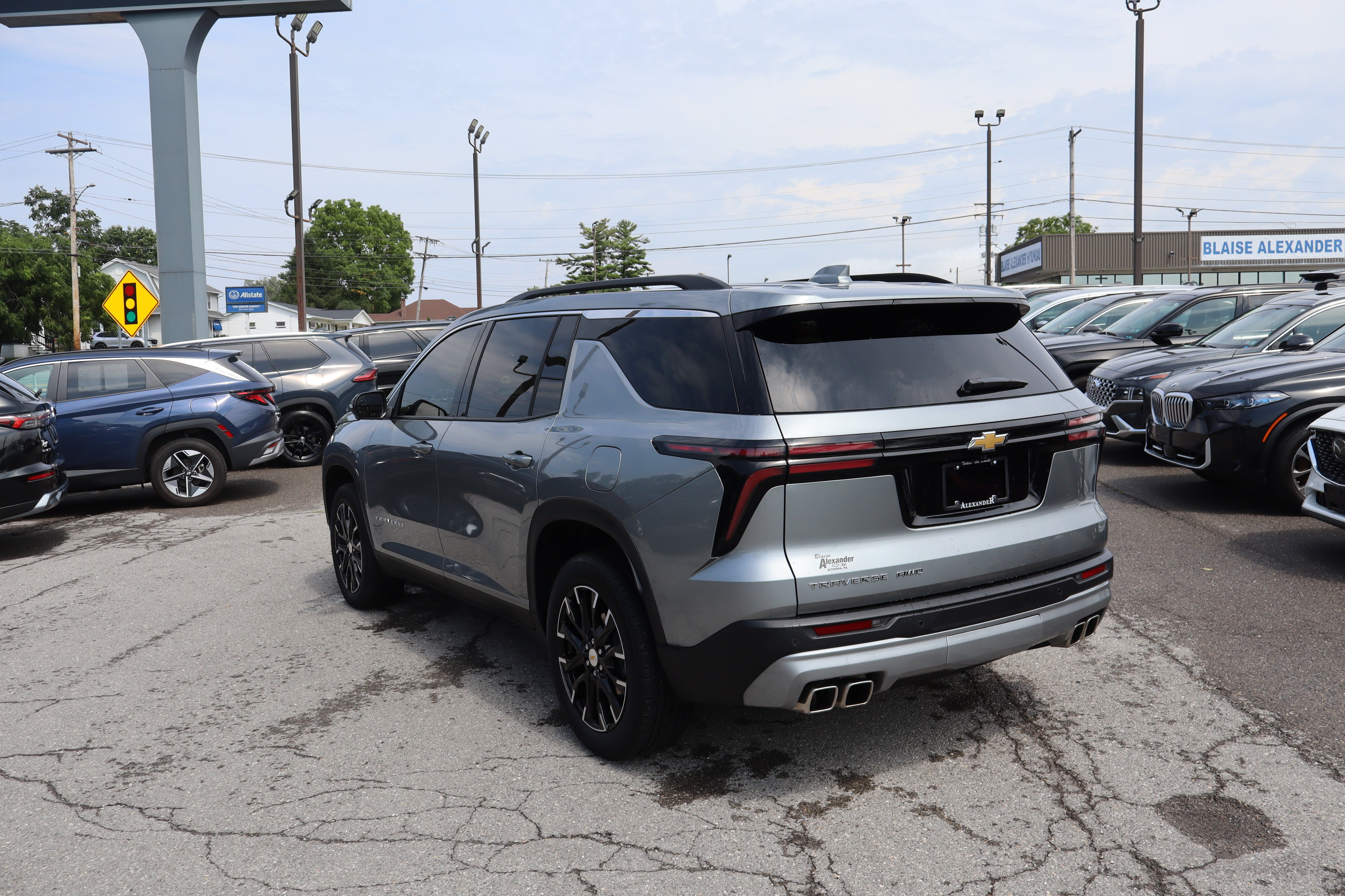 2025 Chevrolet Traverse AWD LT