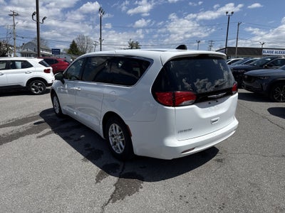 2023 Chrysler Voyager LX
