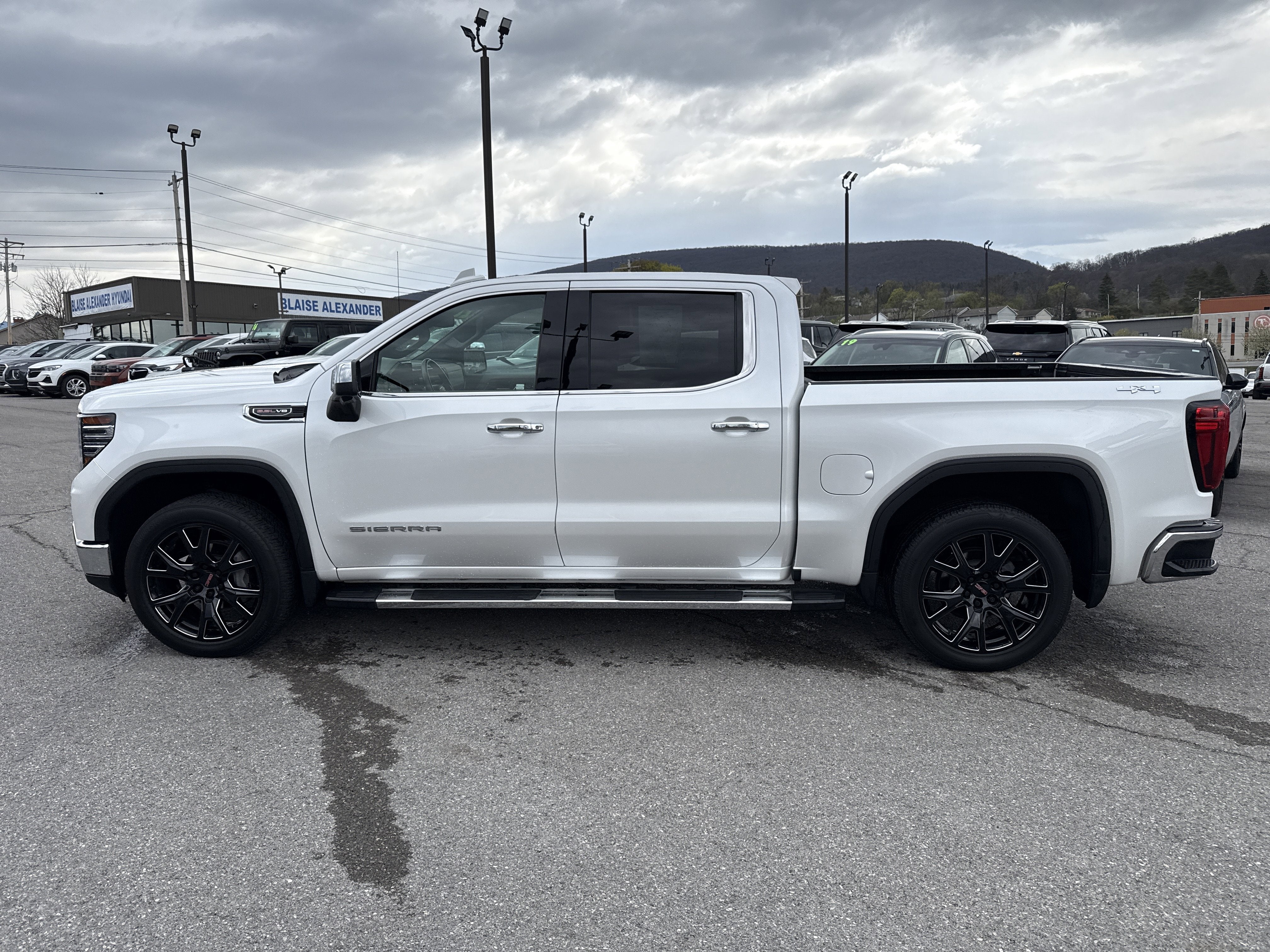 2022 GMC Sierra 1500 SLT