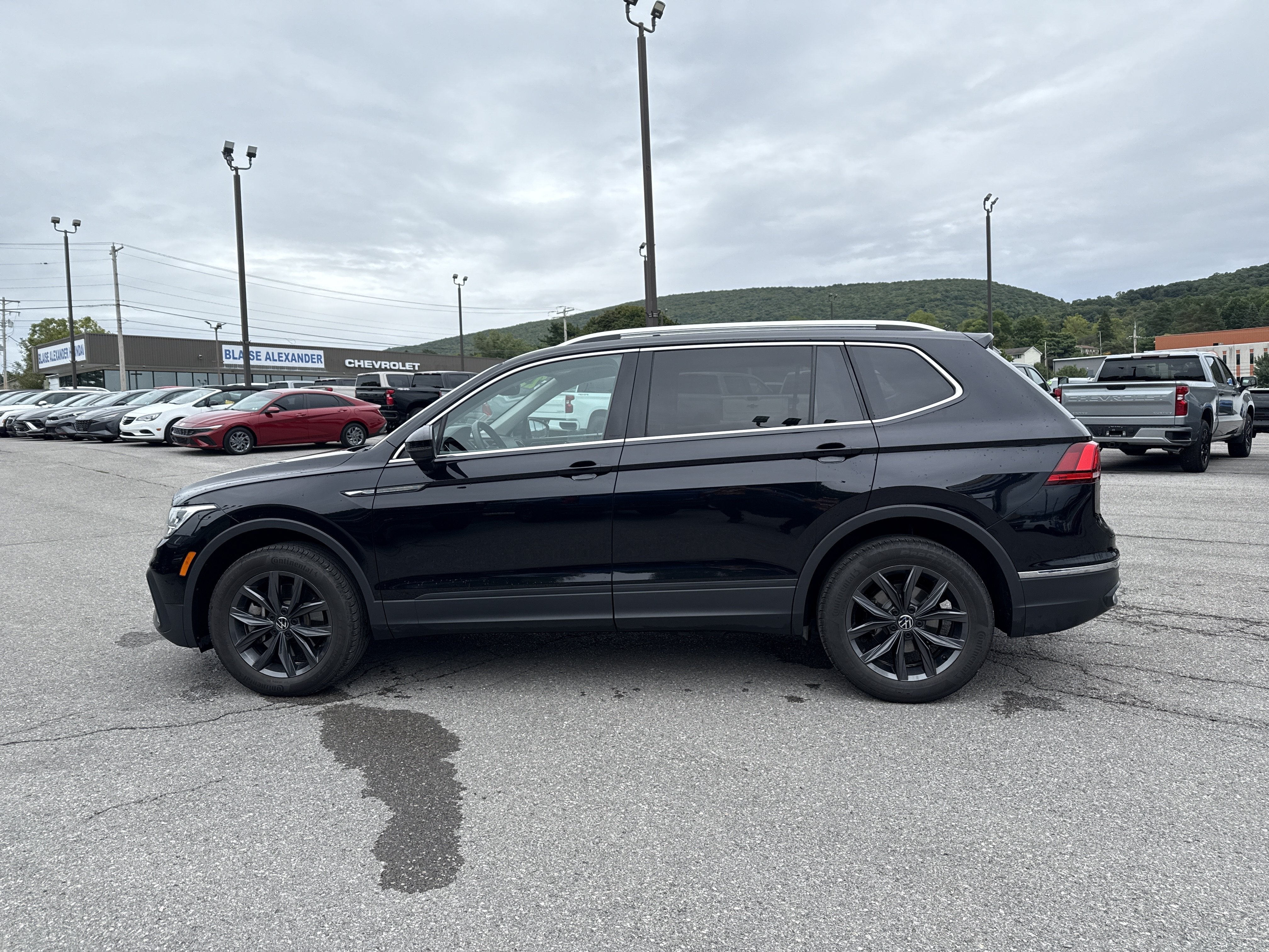 2023 Volkswagen Tiguan SE