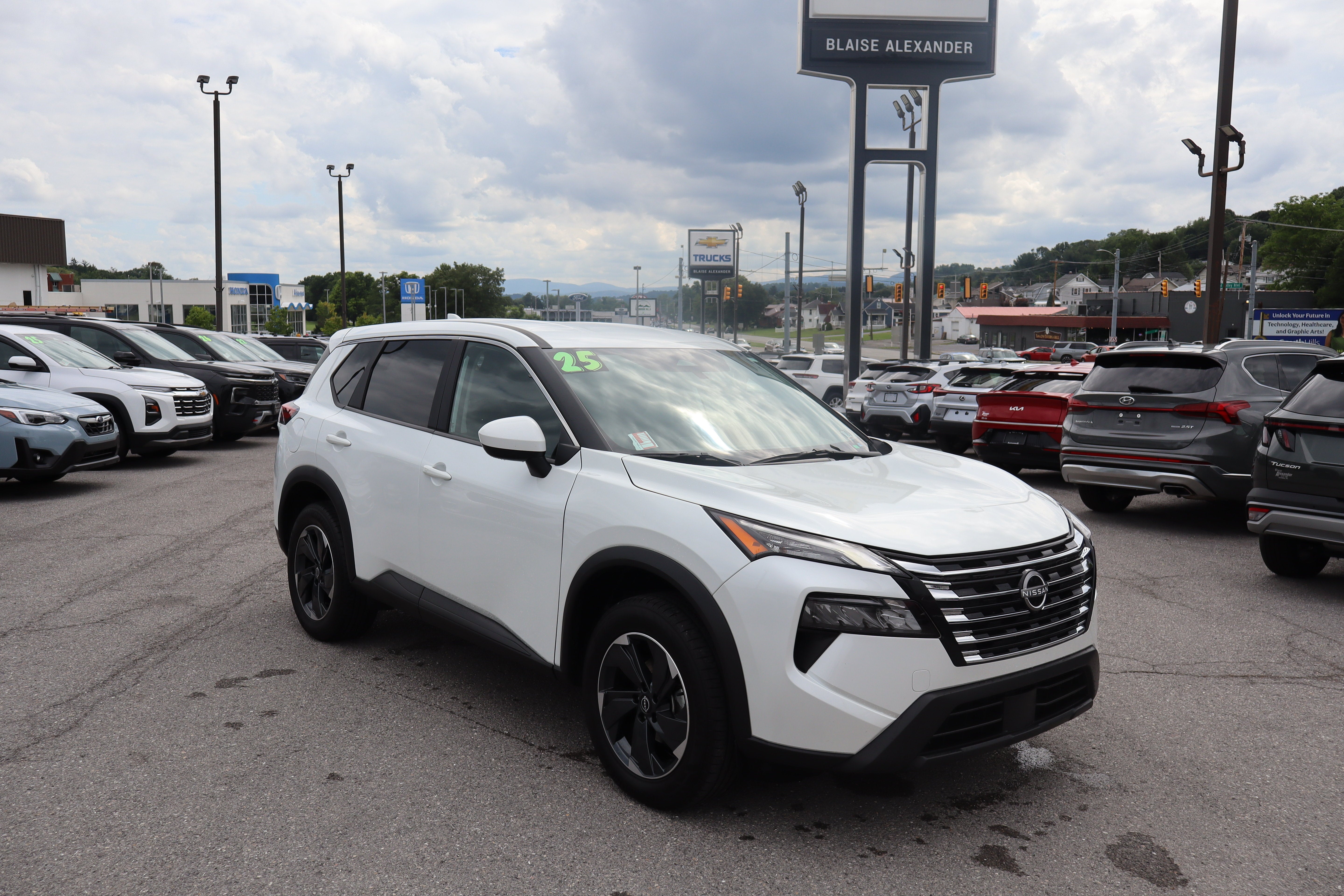 2025 Nissan Rogue SV