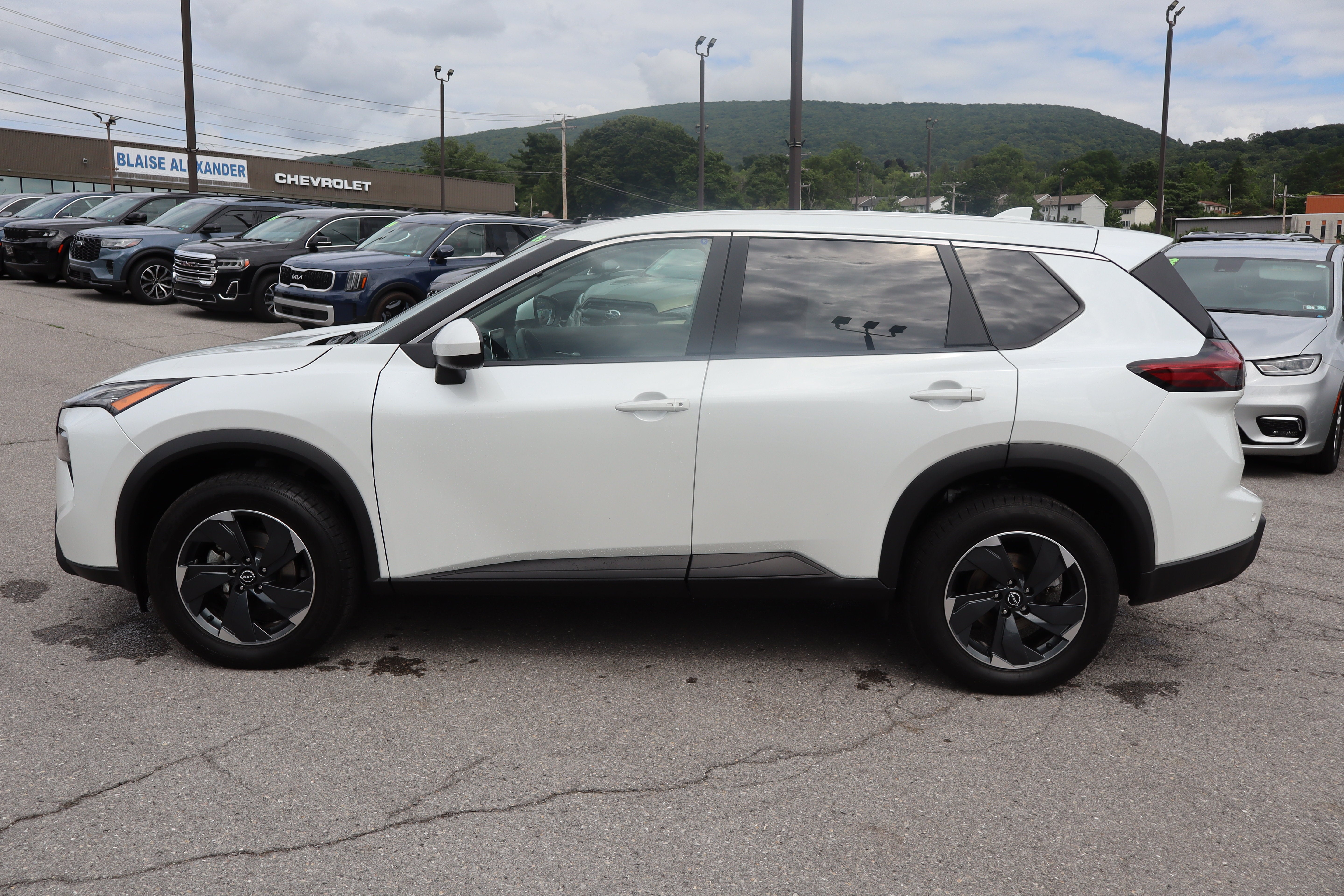2025 Nissan Rogue SV