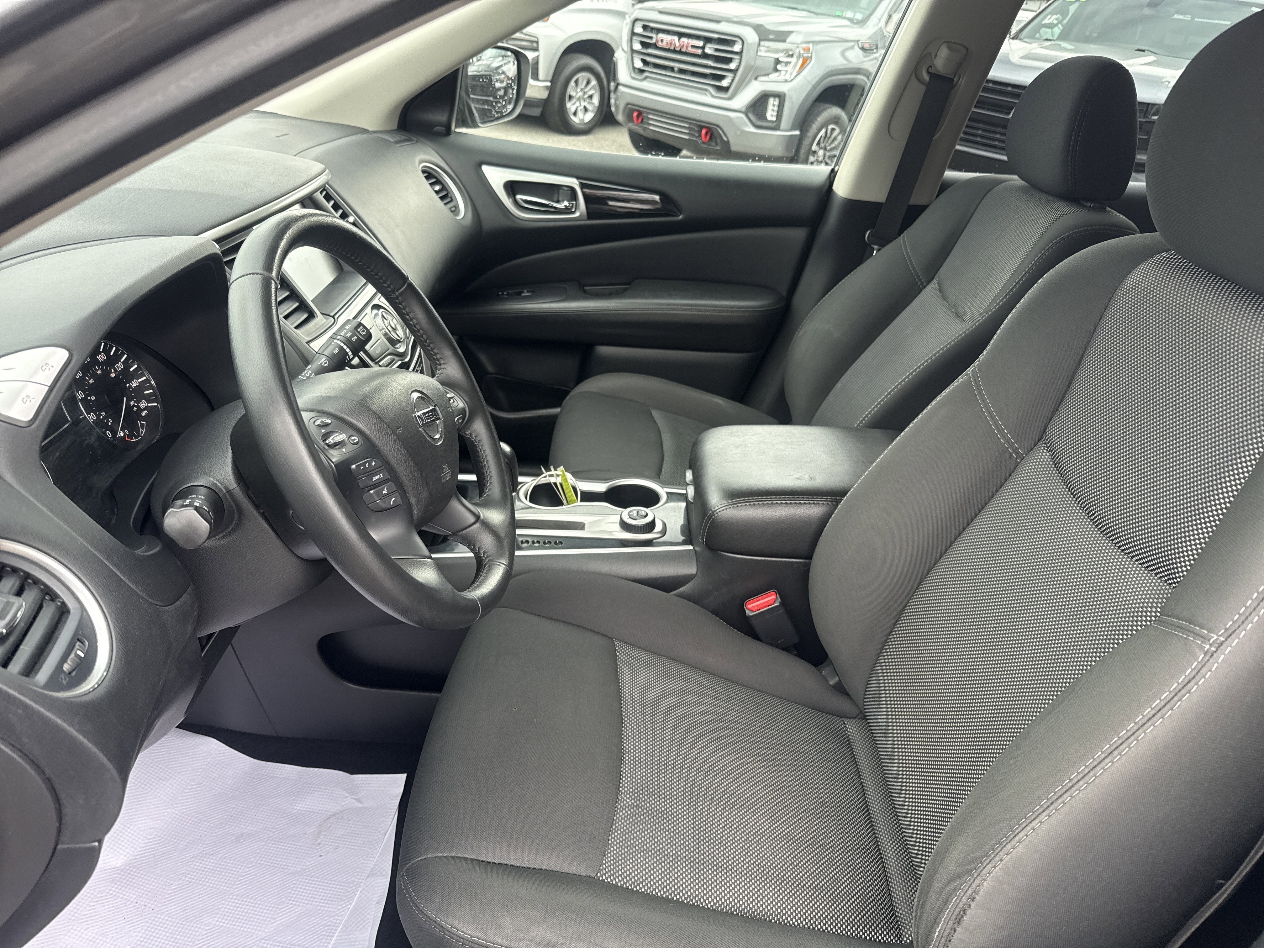 2020 Nissan Pathfinder SV